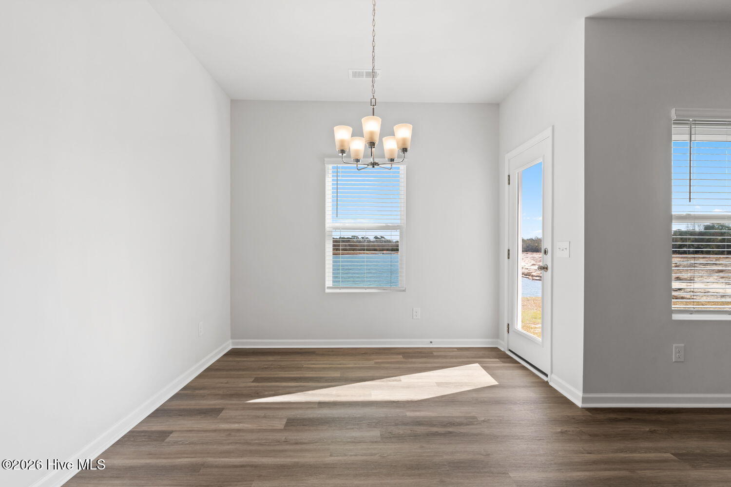 100535039 | Photo 21