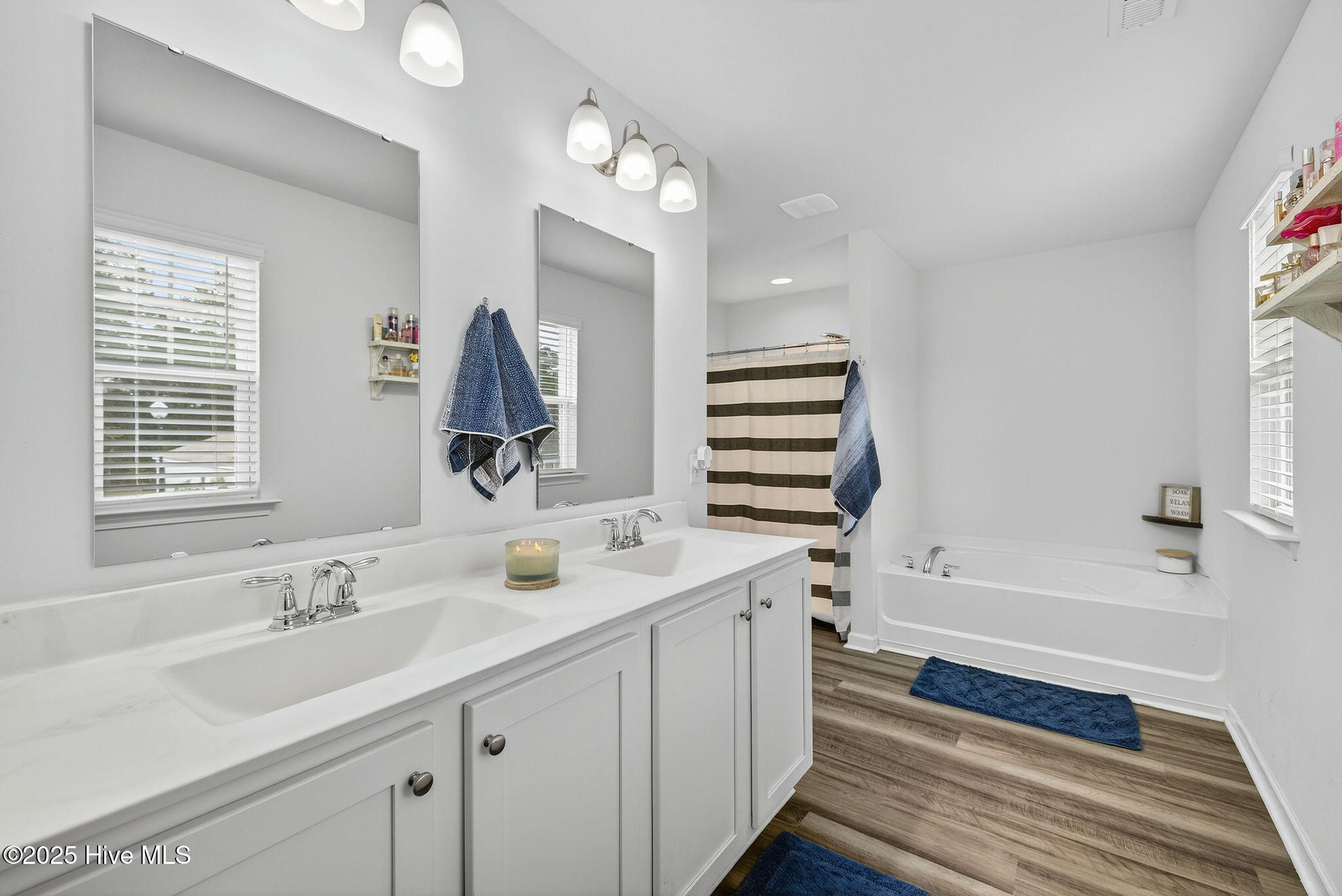 100535181 | Photo 38