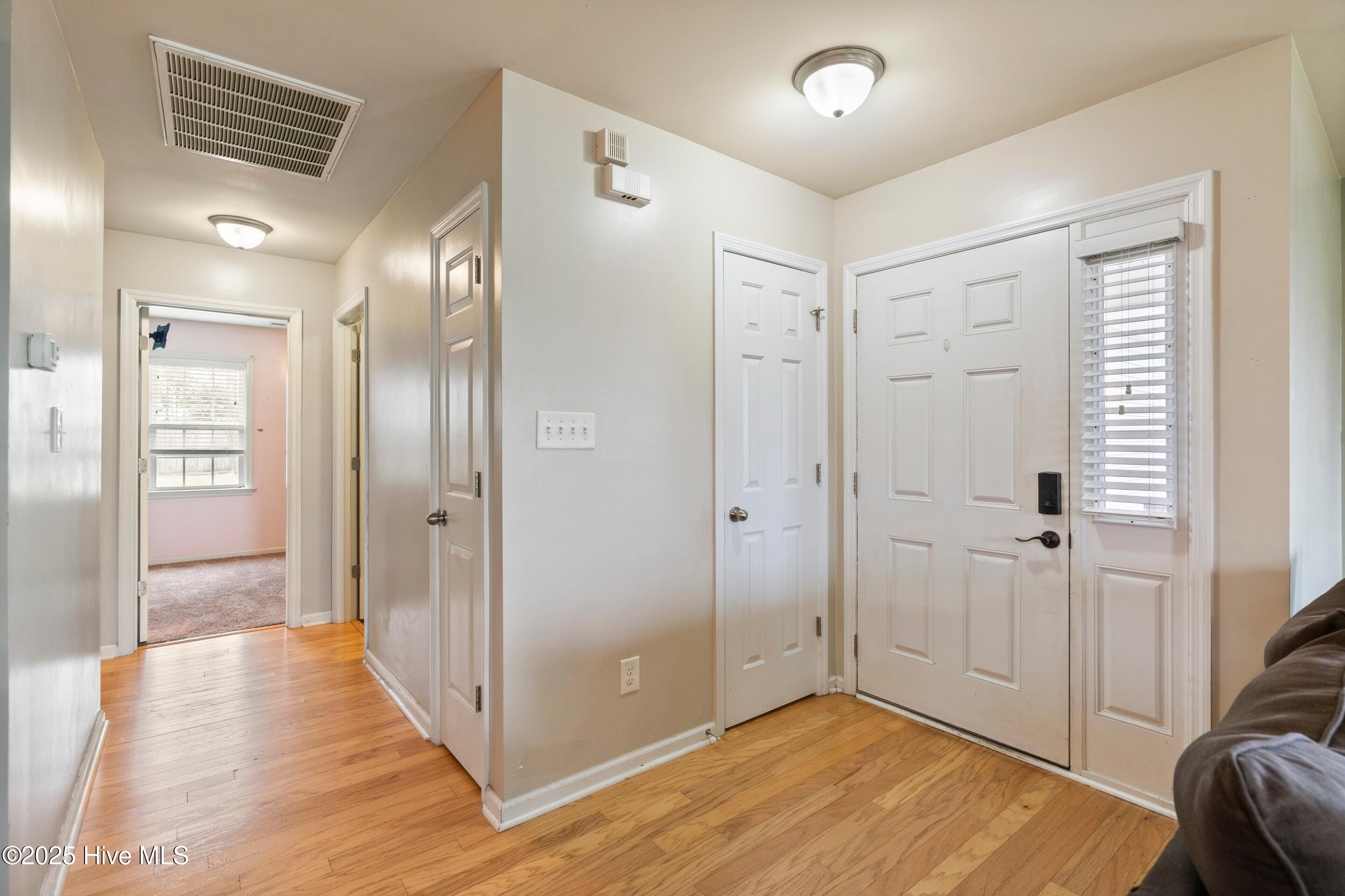 100530465 | Photo 11