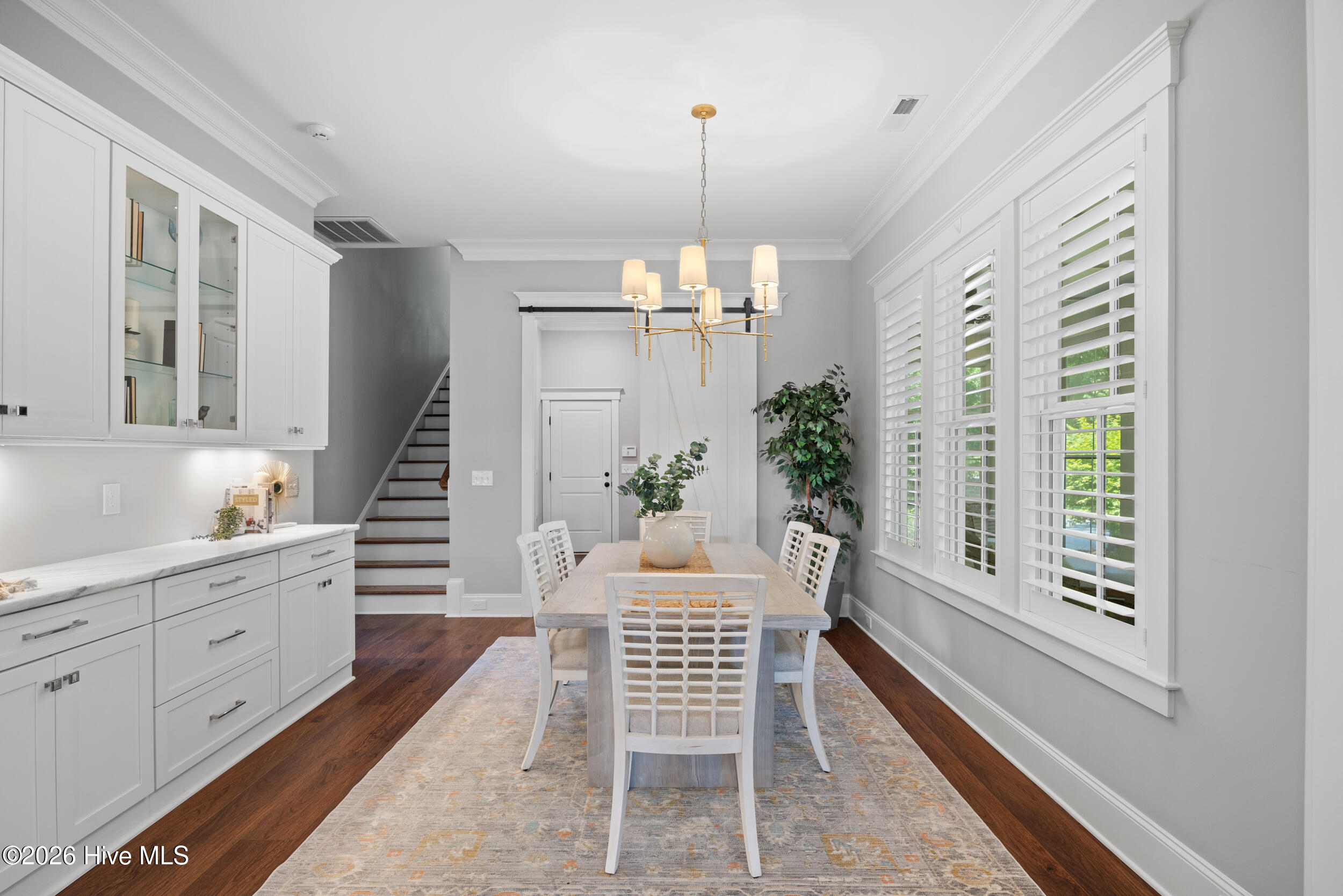 100569354 | Photo 33