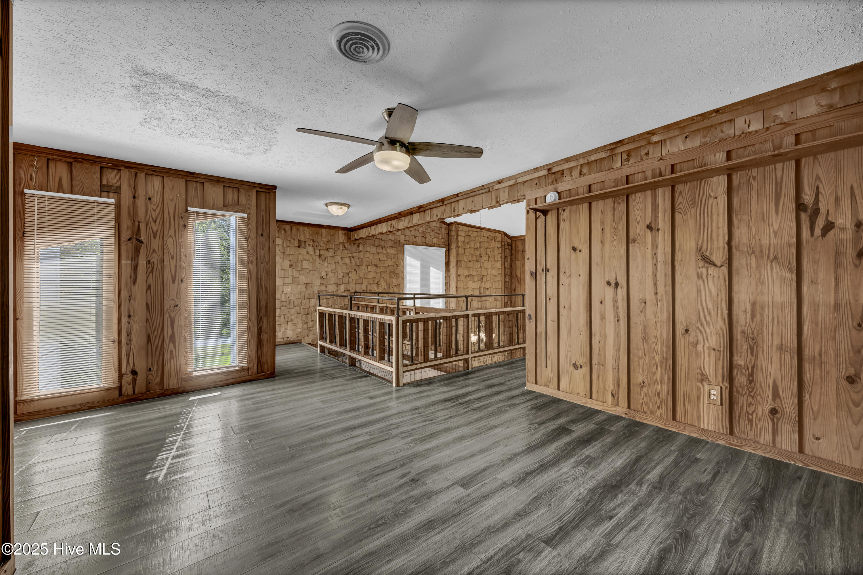 100527769 | Photo 14