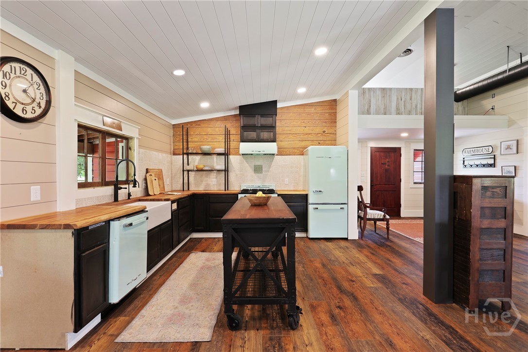 5747 Ogeechee Road, Savannah, GA, 31405