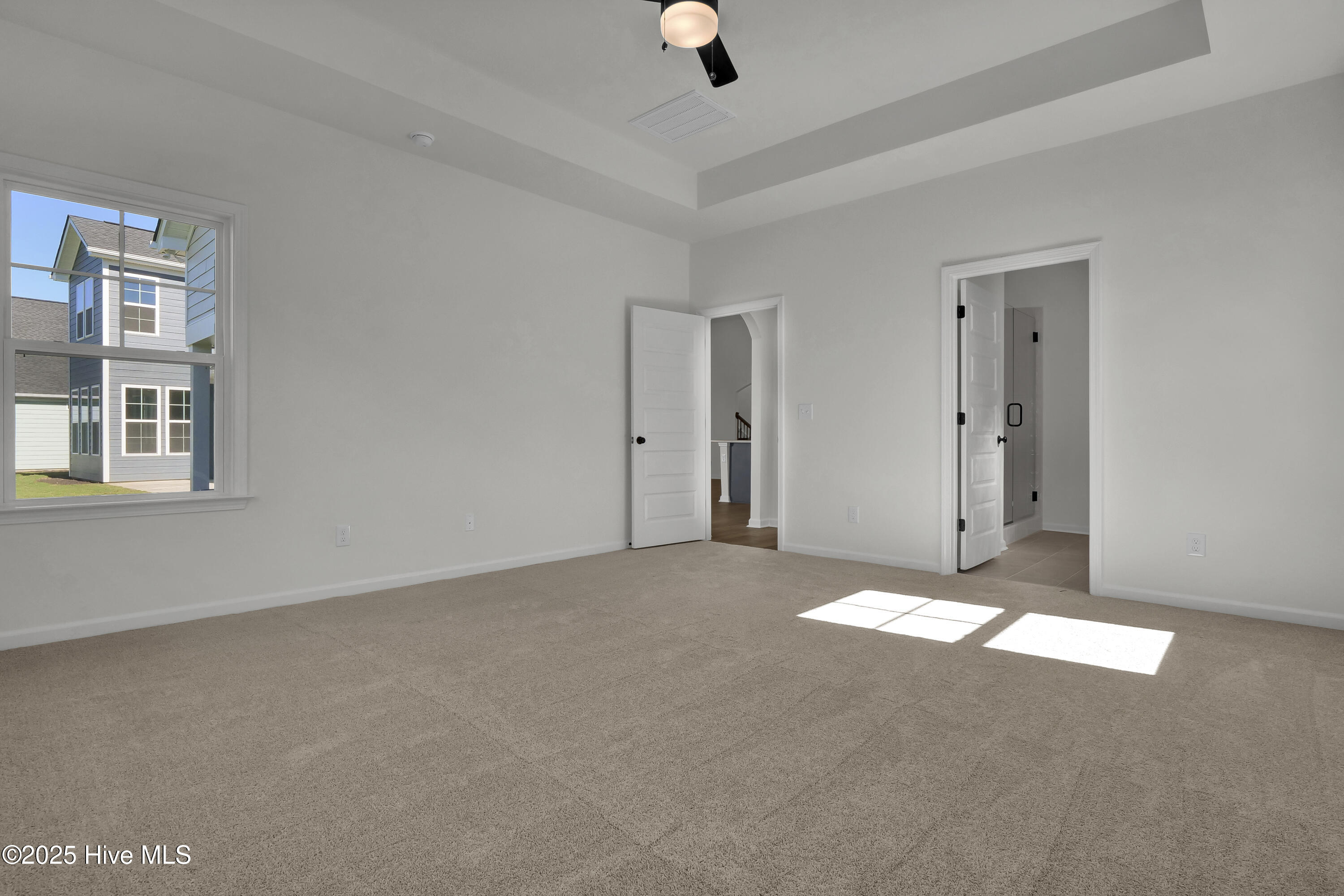 100518809 | Photo 17