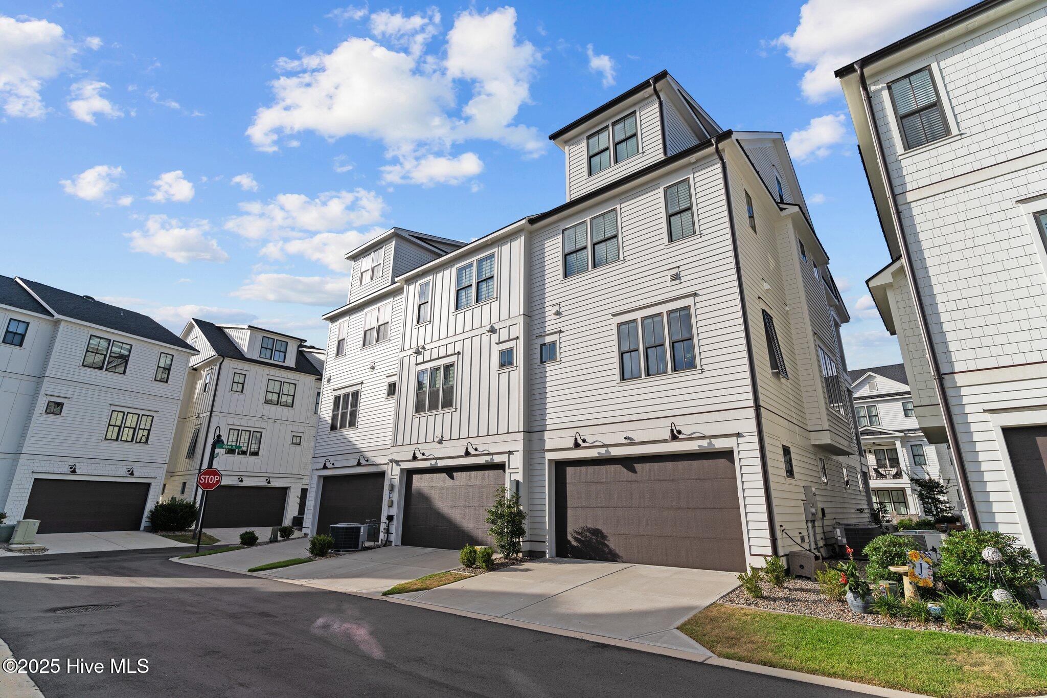 100556960 | Photo 32