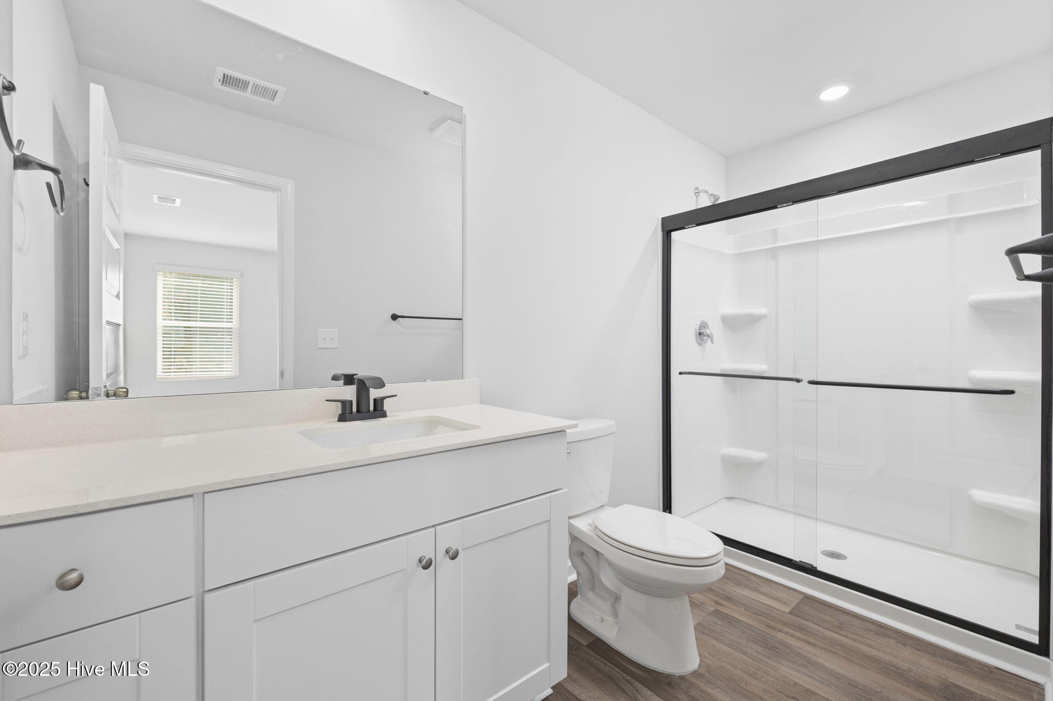 100544084 | Photo 47