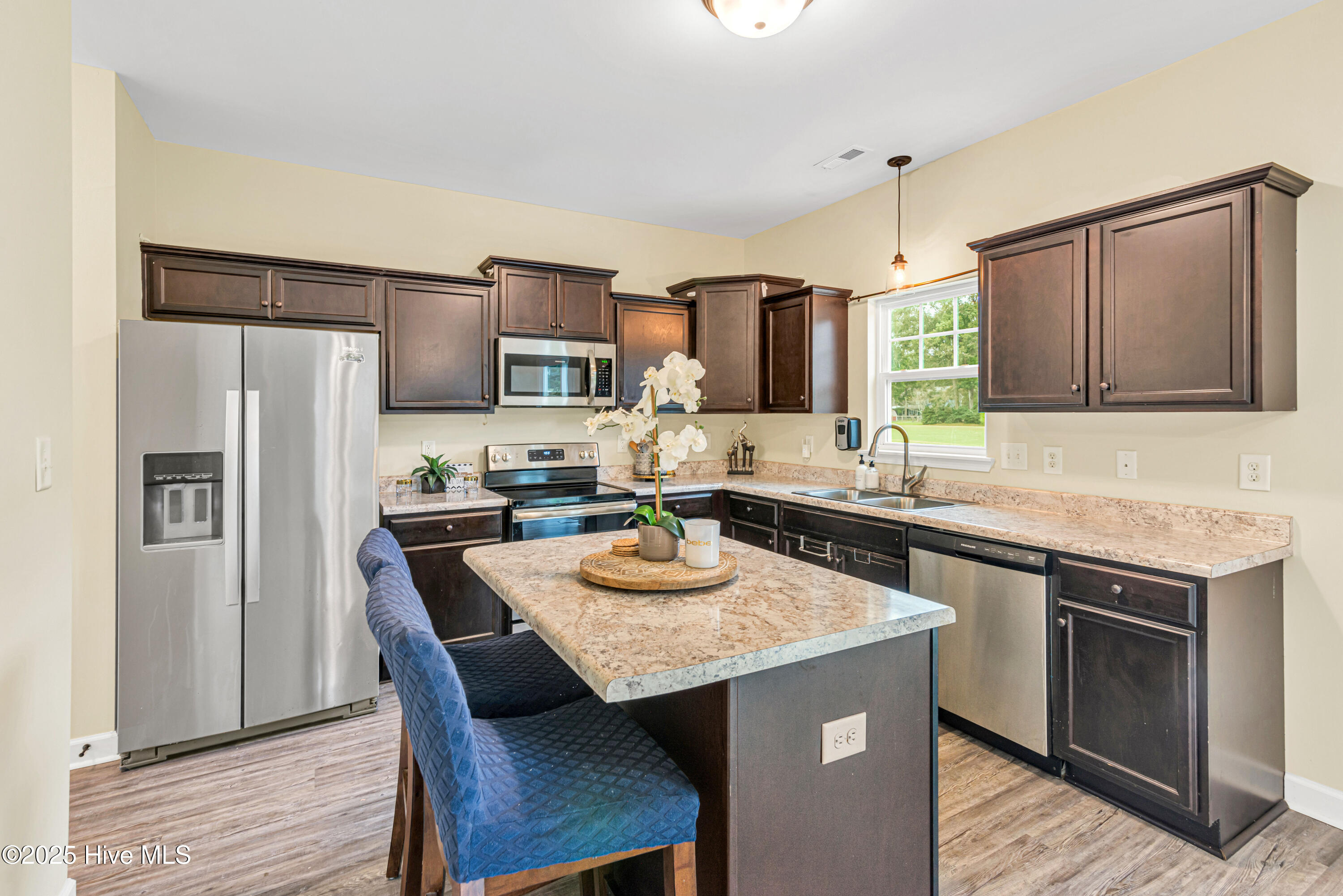 100556038 | Photo 15