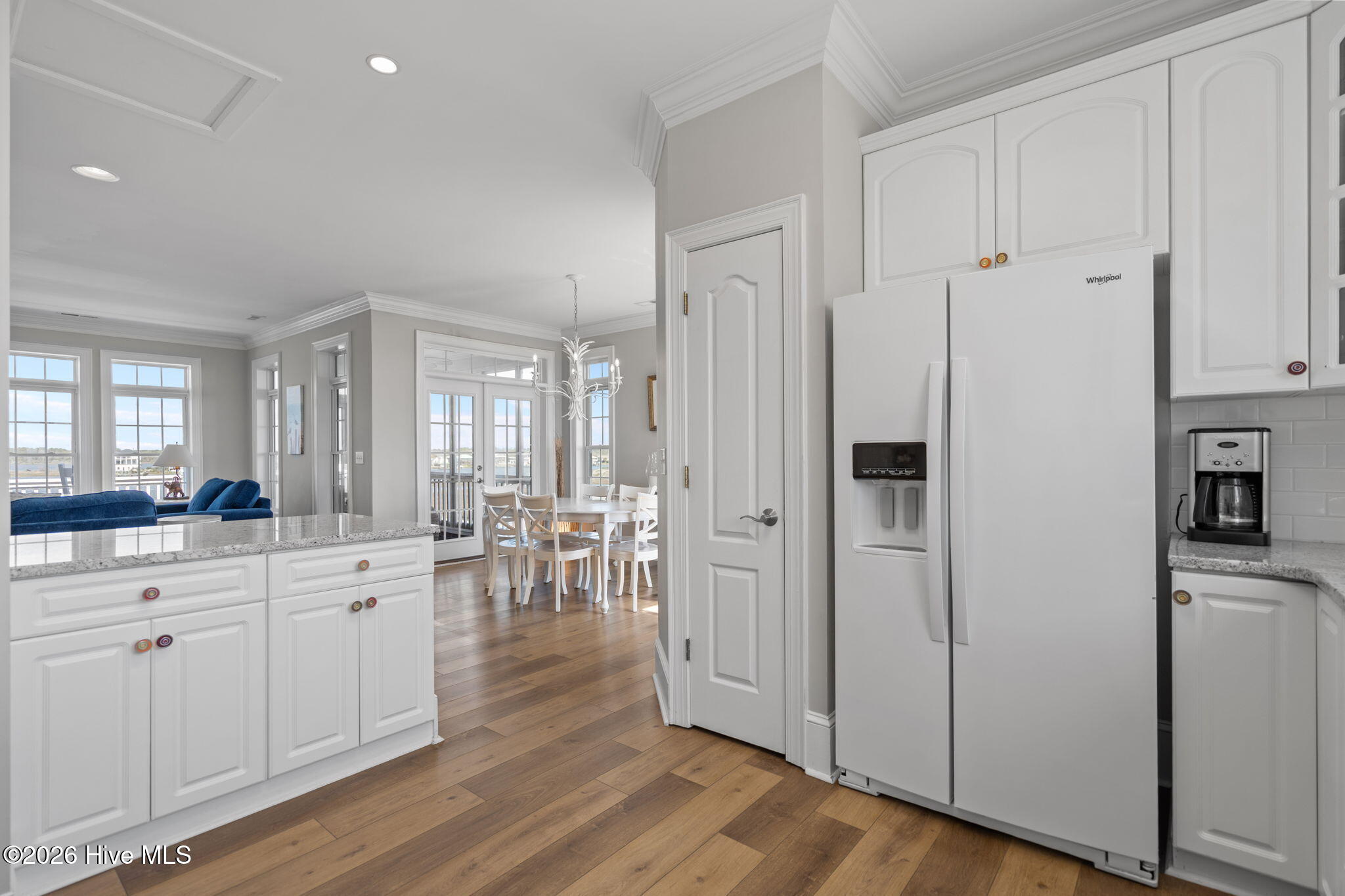 100564459 | Photo 40