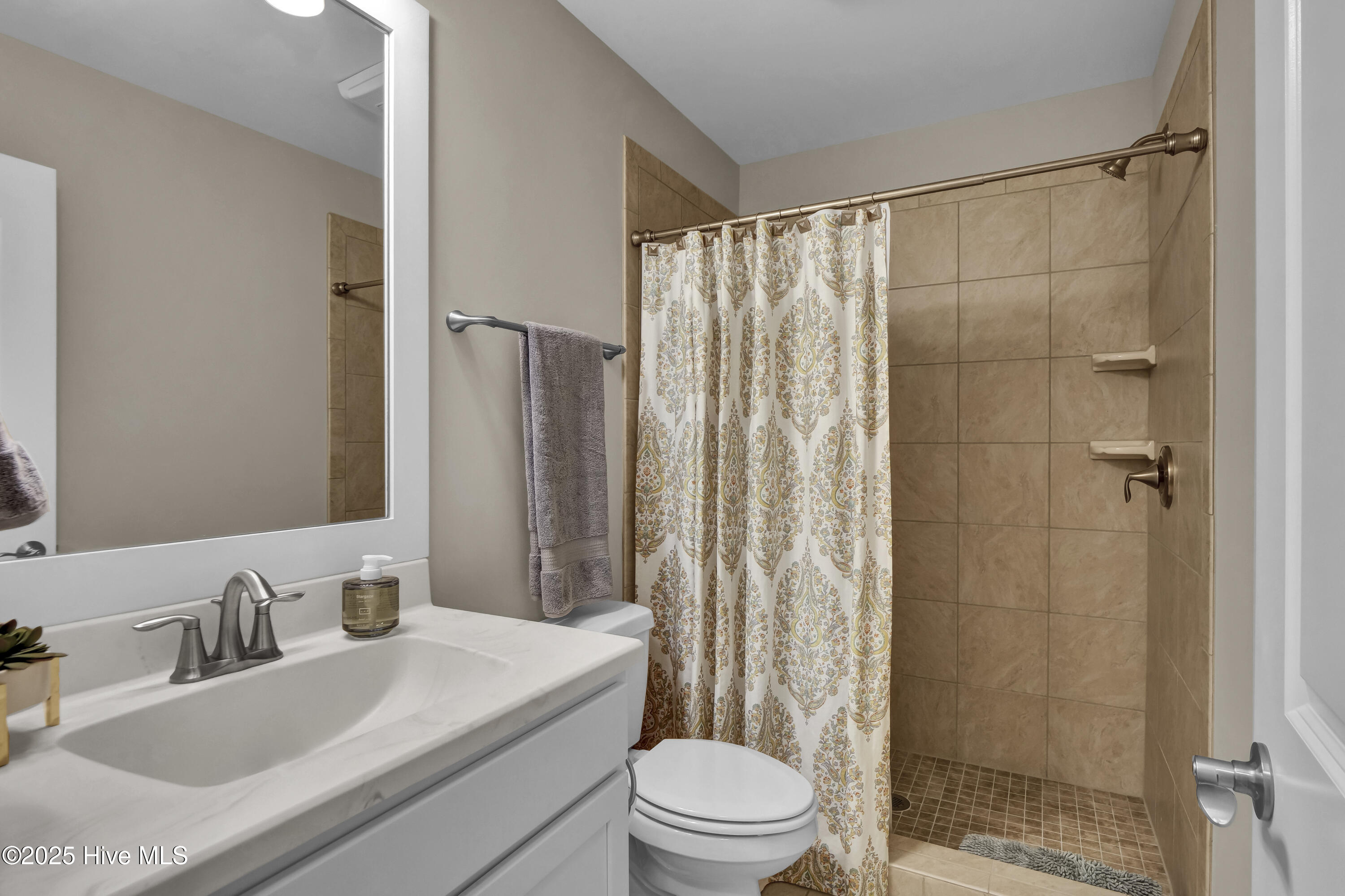 100504892 | Photo 25