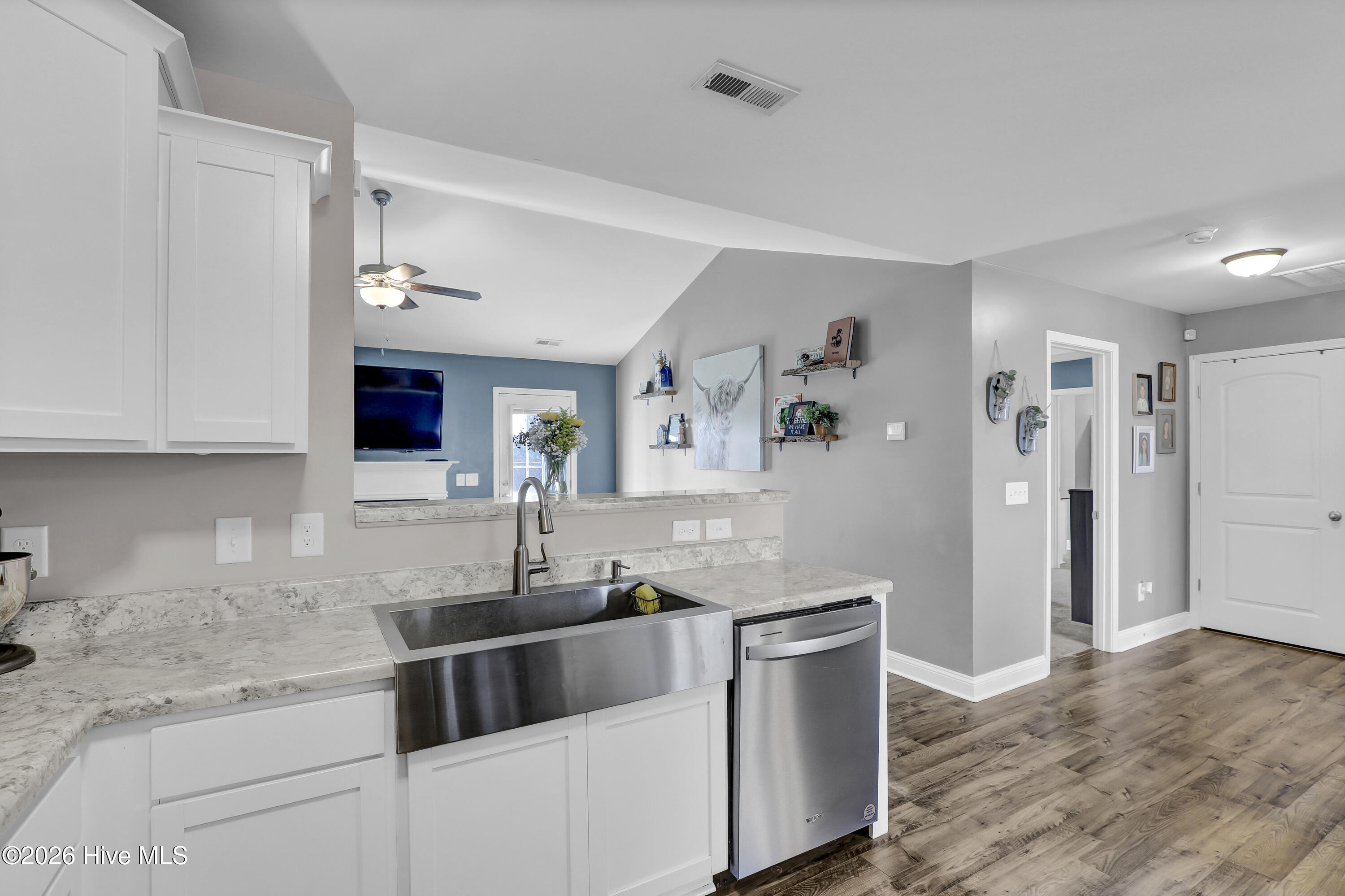 100547660 | Photo 10