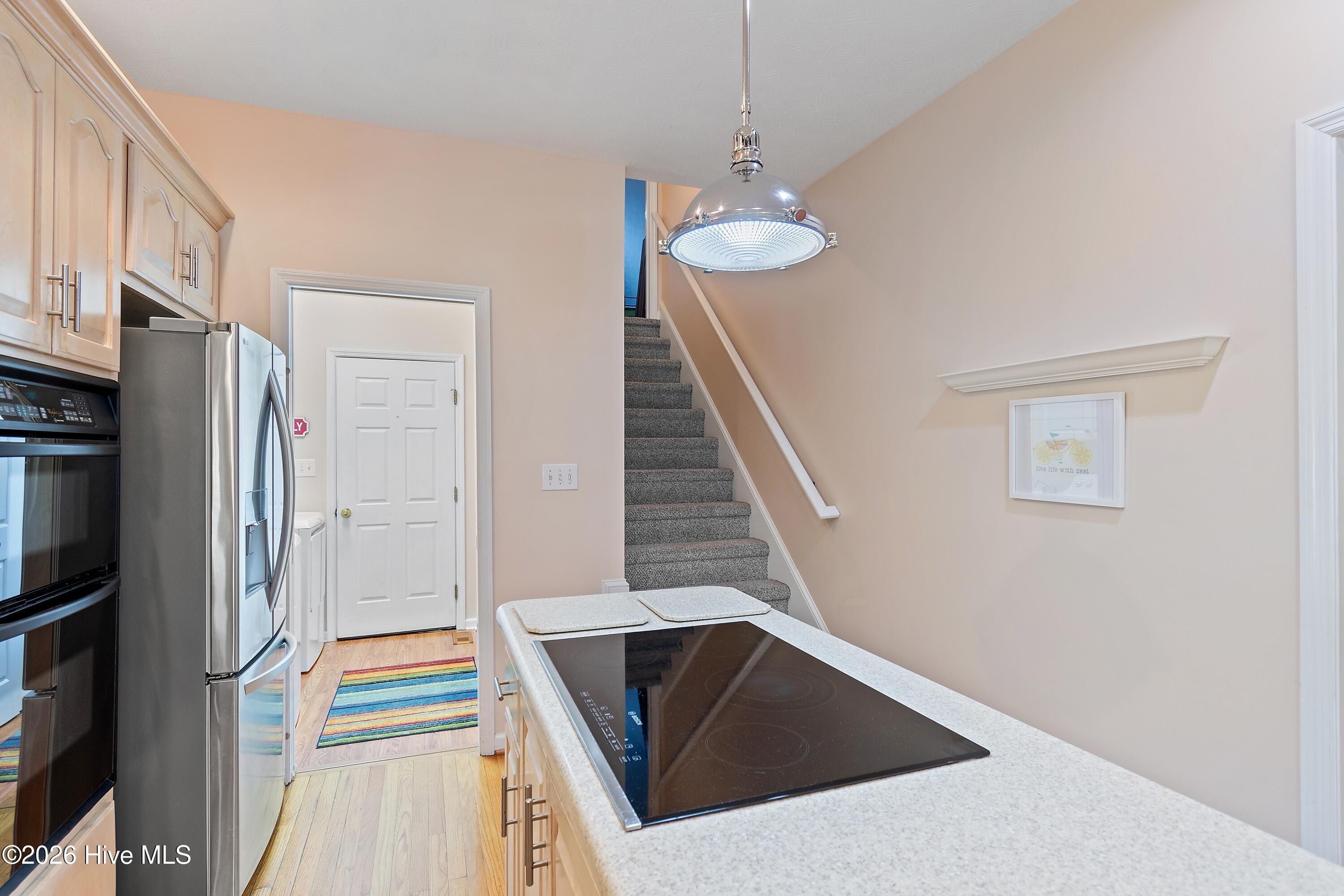 100558651 | Photo 23