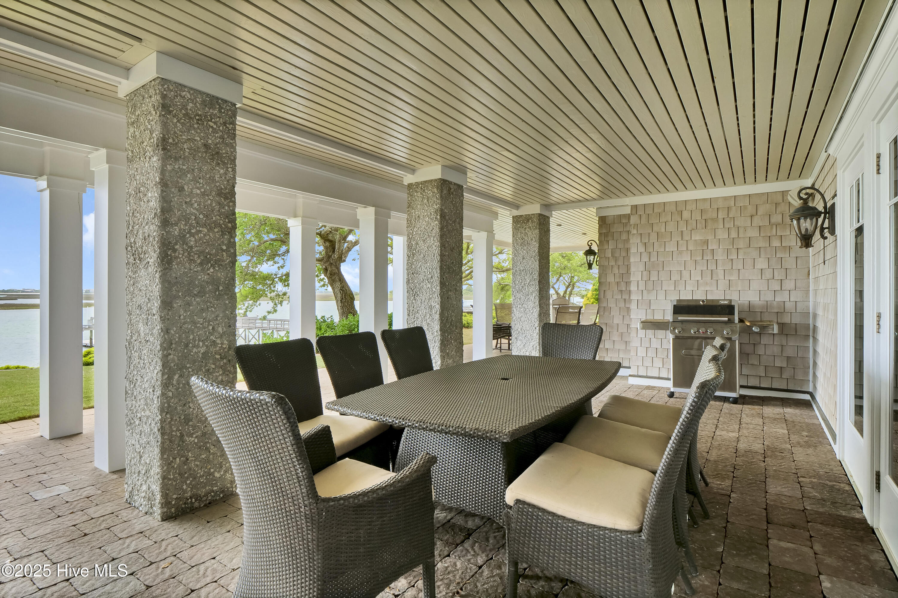 100504113 | Photo 61