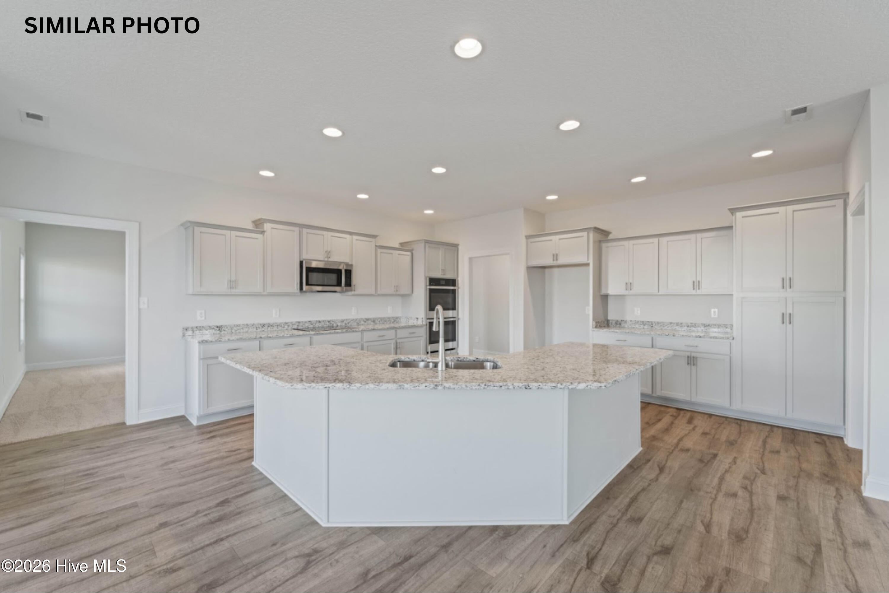 100562018 | Photo 17