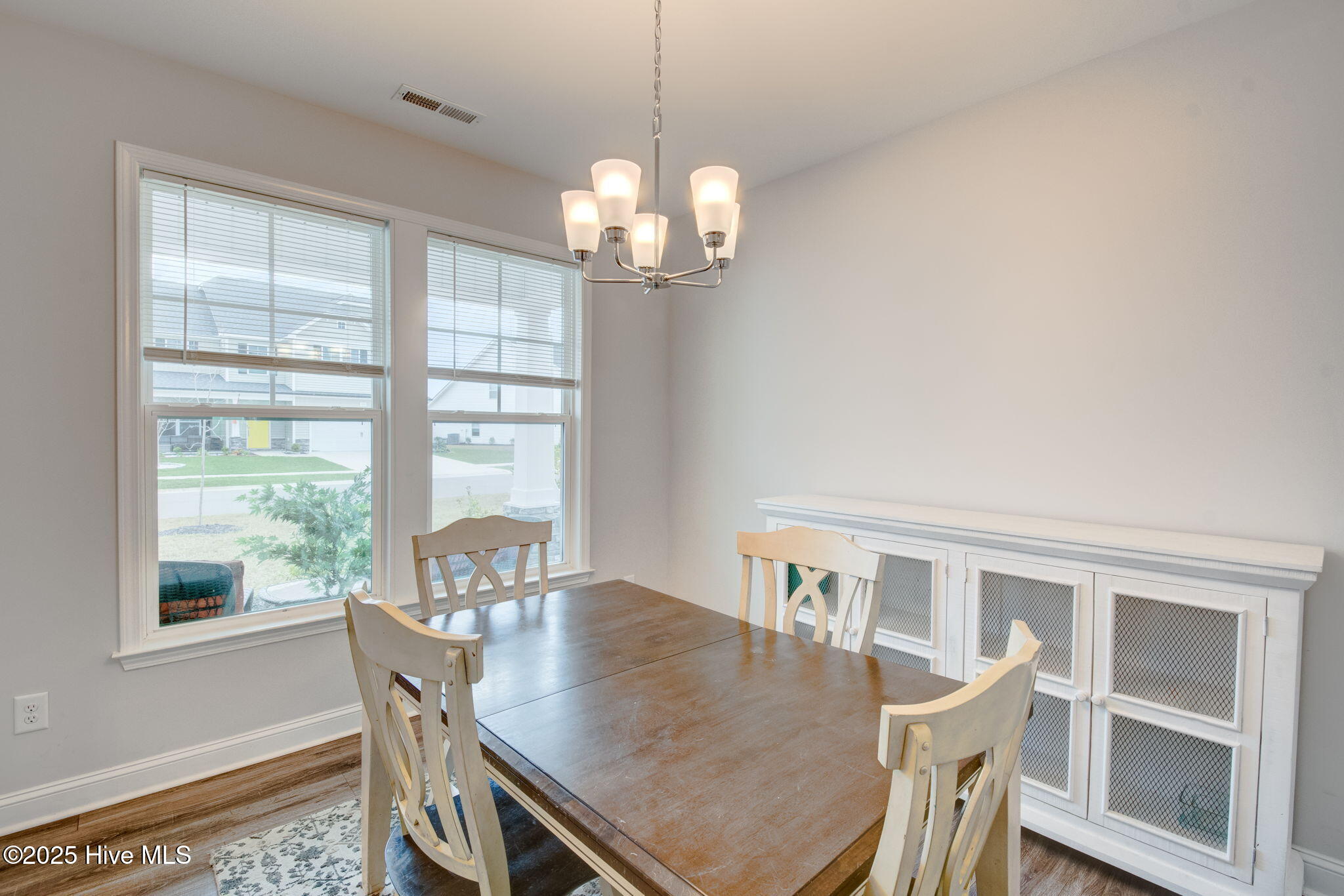 100535220 | Photo 14