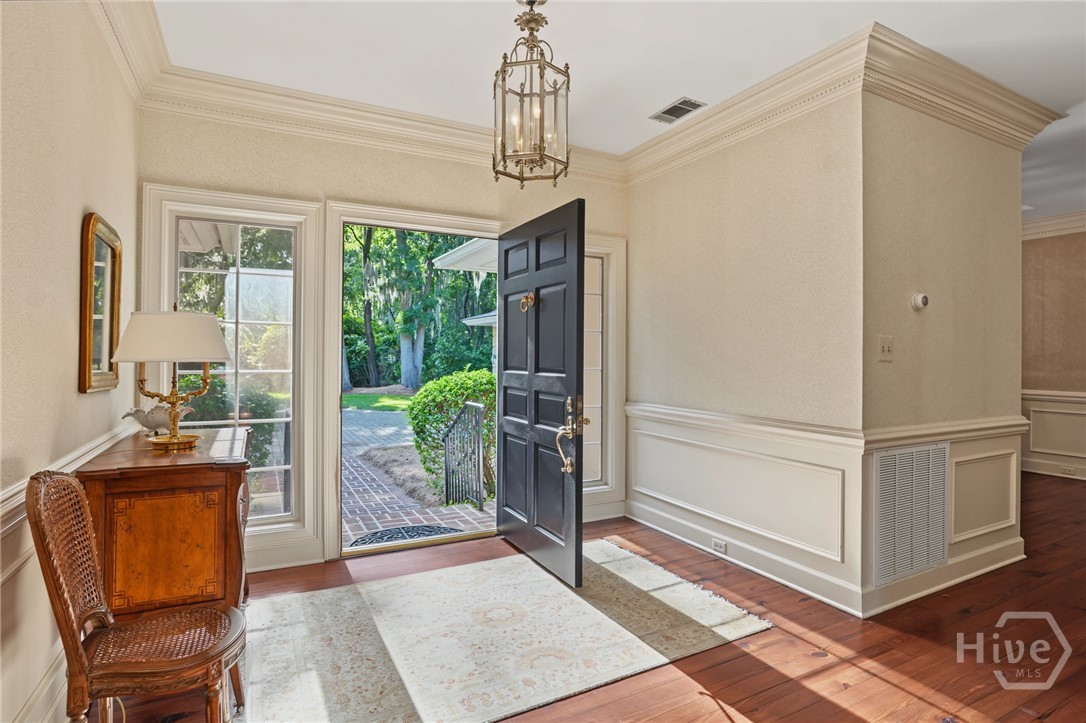 Photo 3 of Single family home for sale at 7 Prestbury Ln, Savannah, GA 31411 | MLS# SA364570 | Listing updated on 2026-09-18