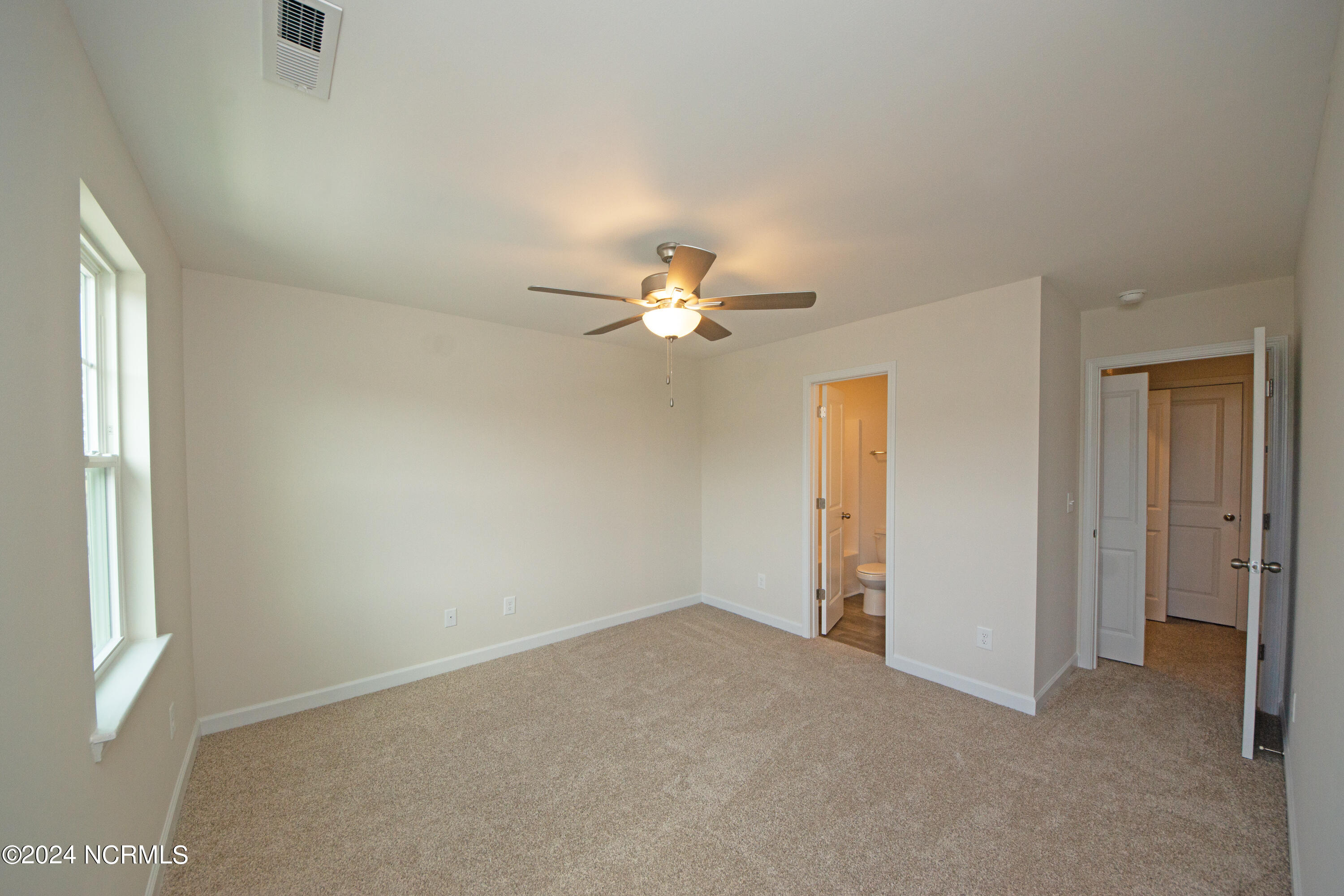 100561401 | Photo 18