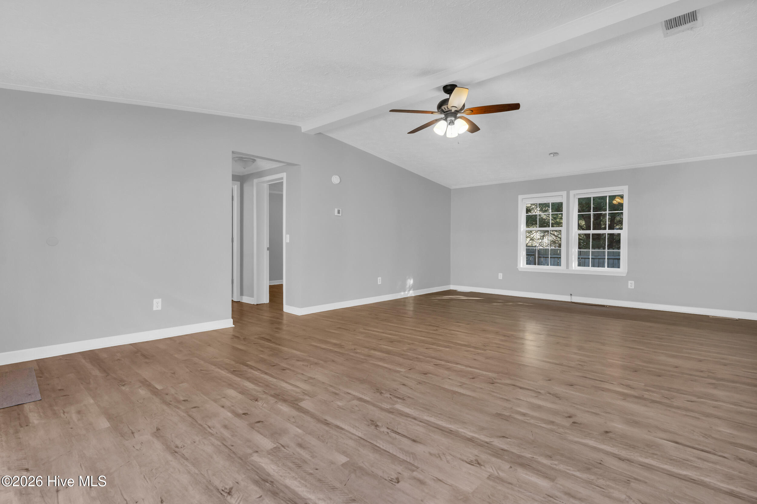 100550344 | Photo 14