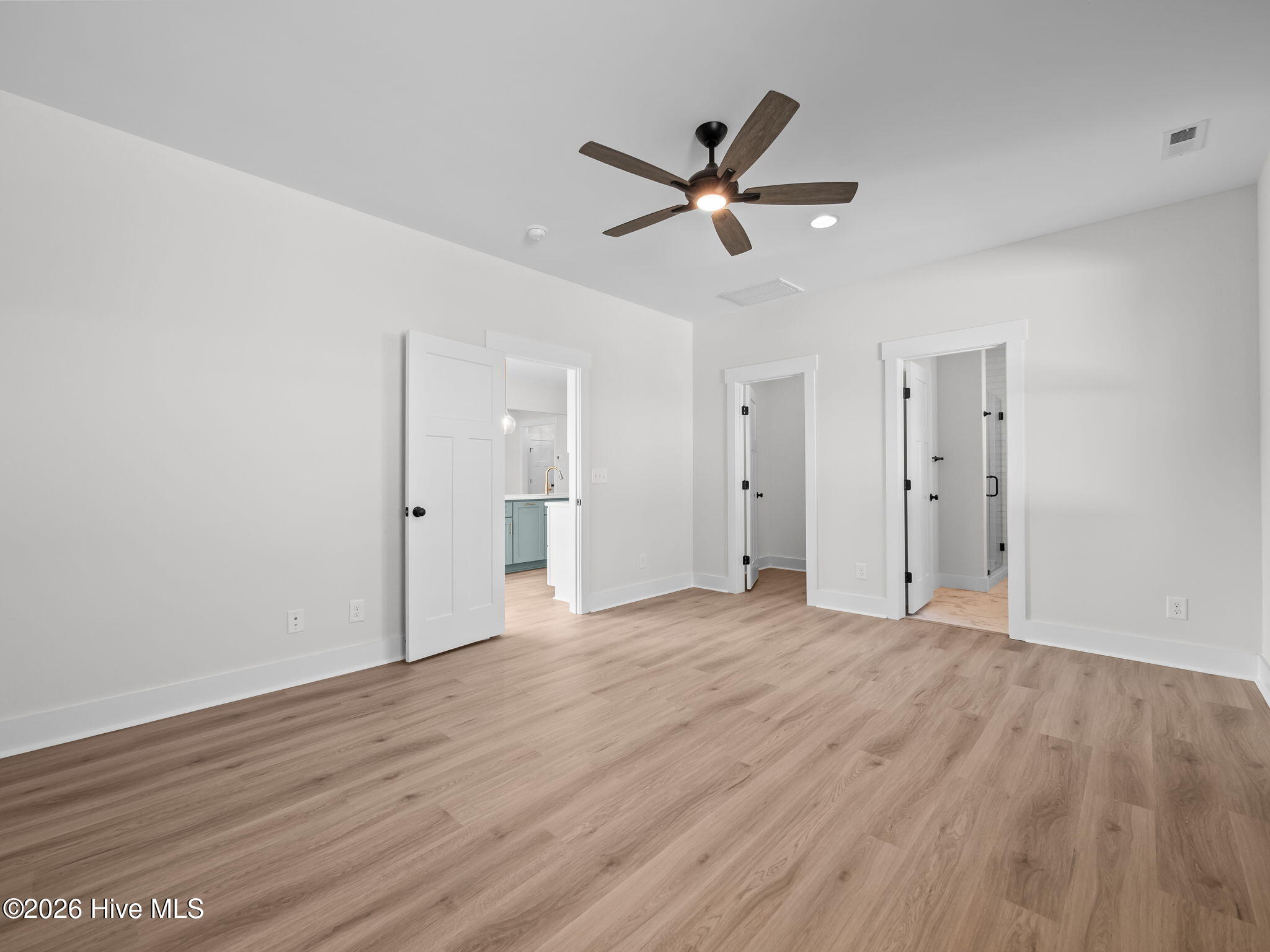 100543502 | Photo 24