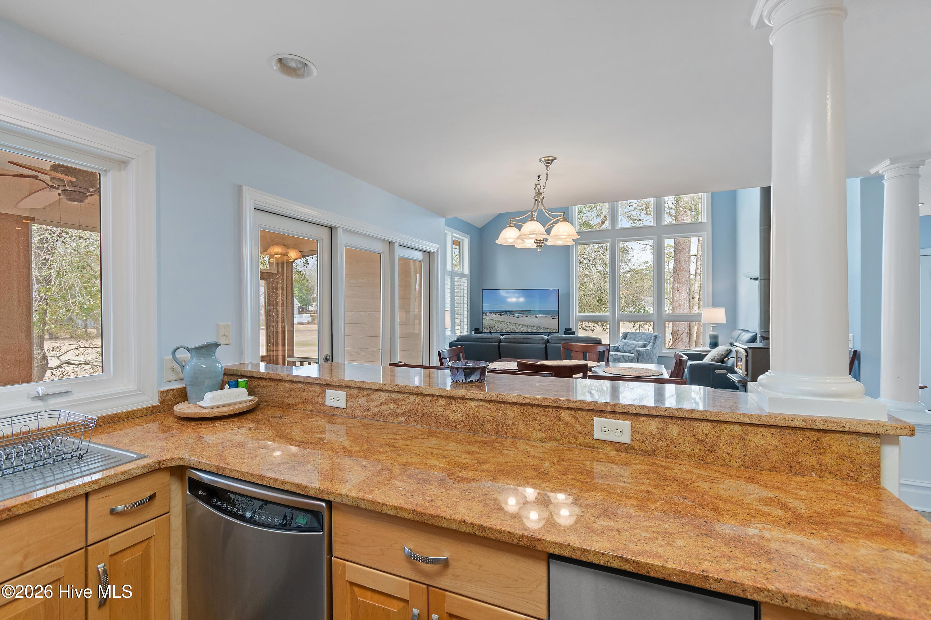 100557427 | Photo 35