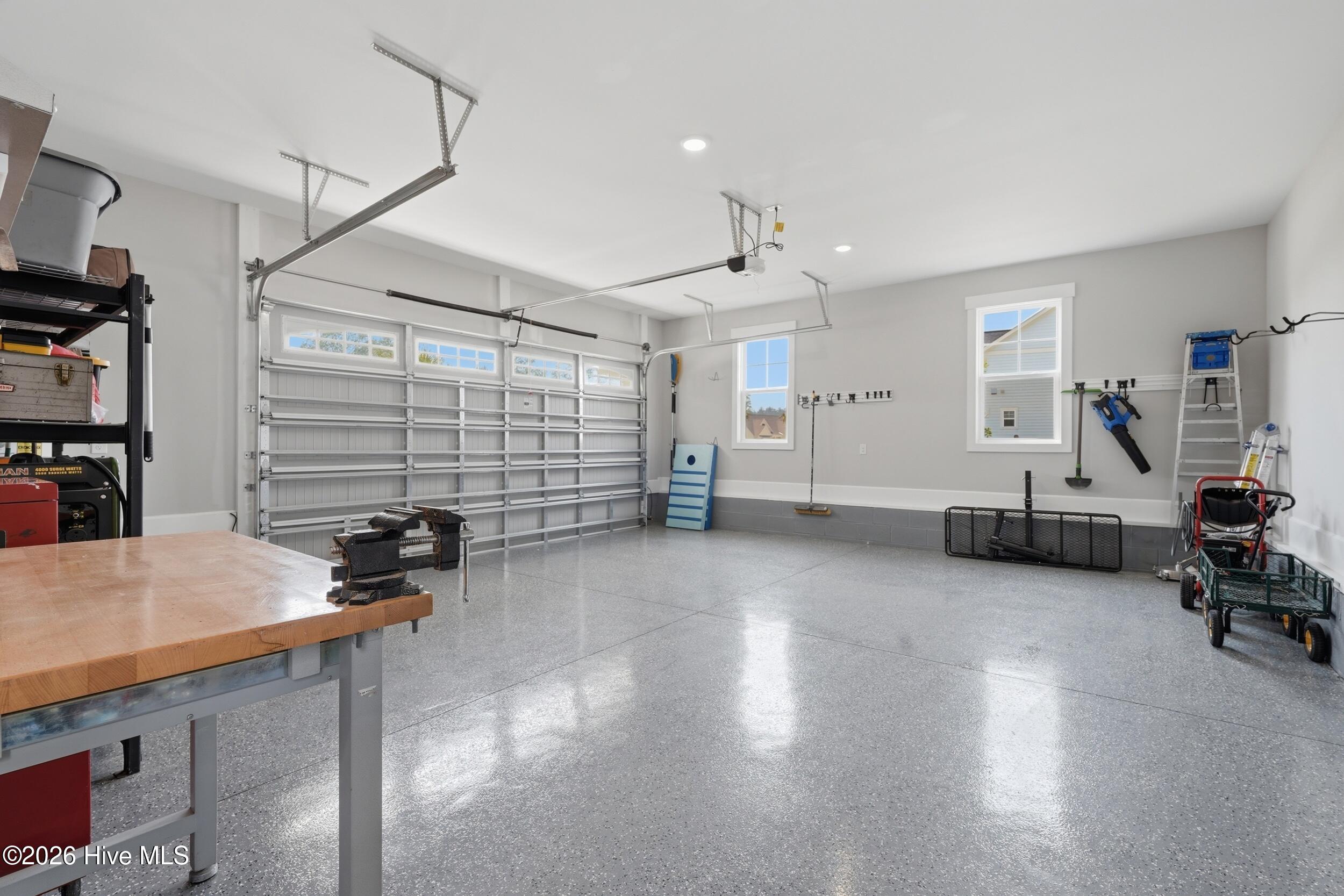 100567484 | Photo 56