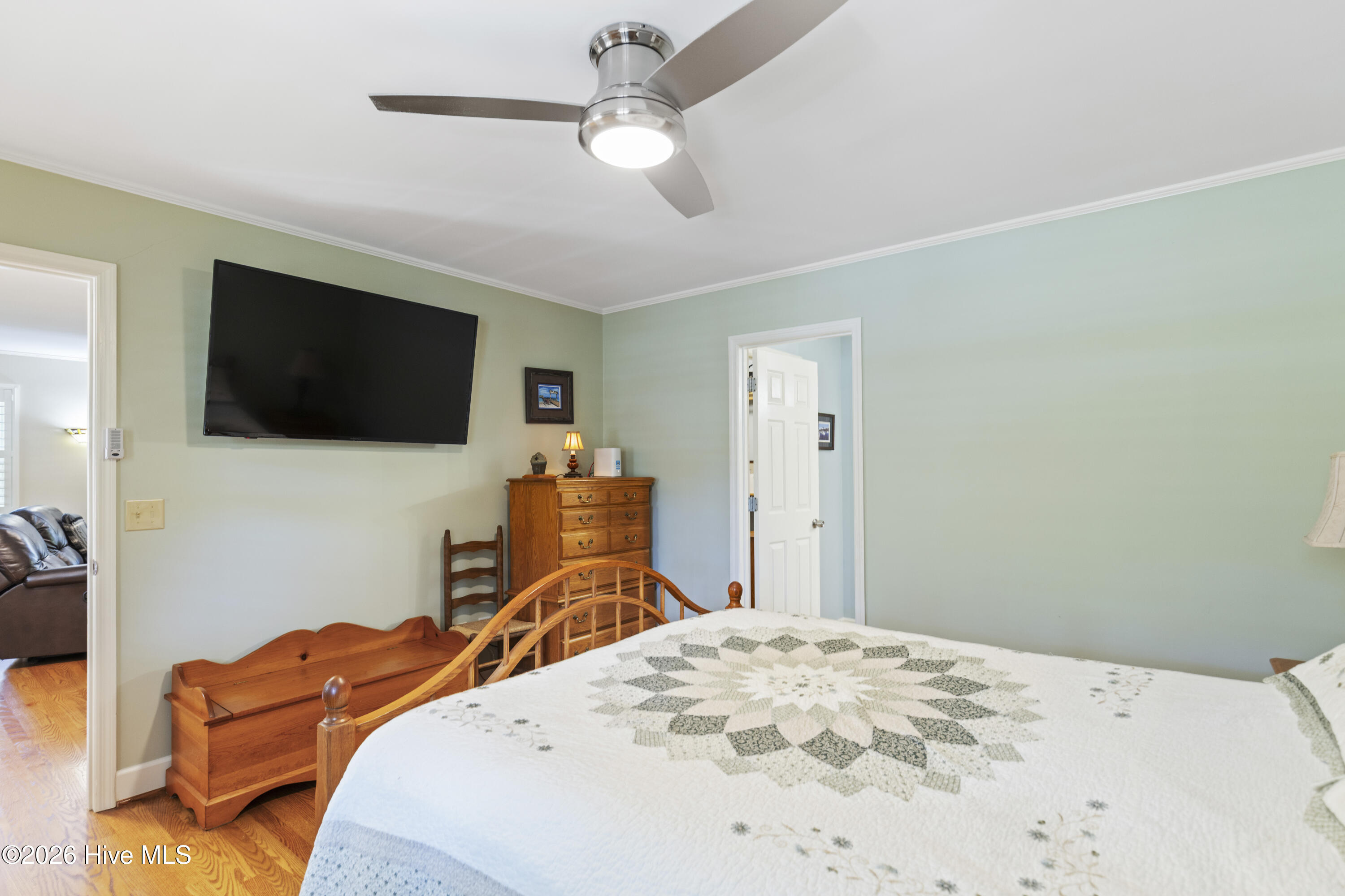 100569579 | Photo 49