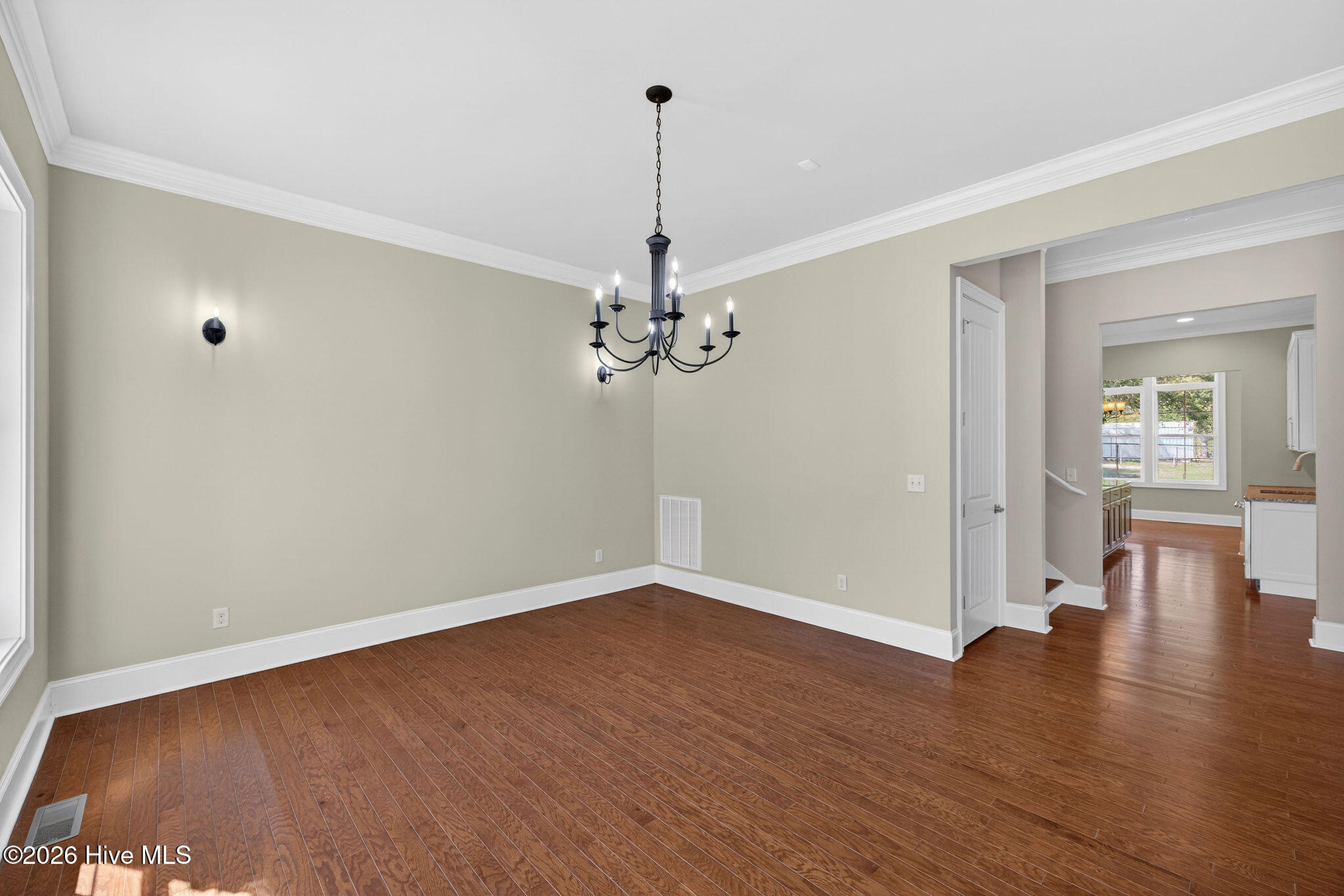 100566414 | Photo 31