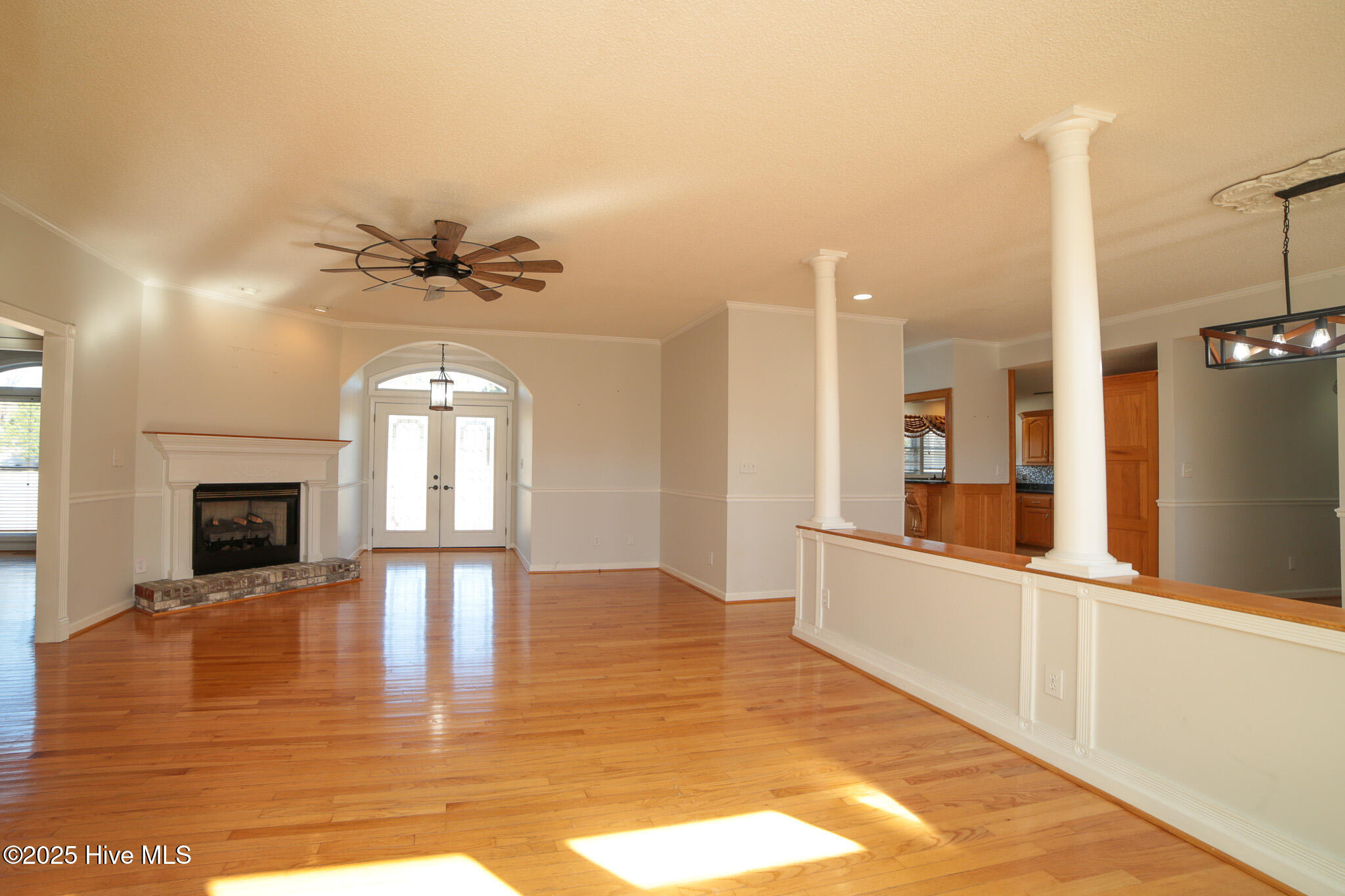 100546342 | Photo 50