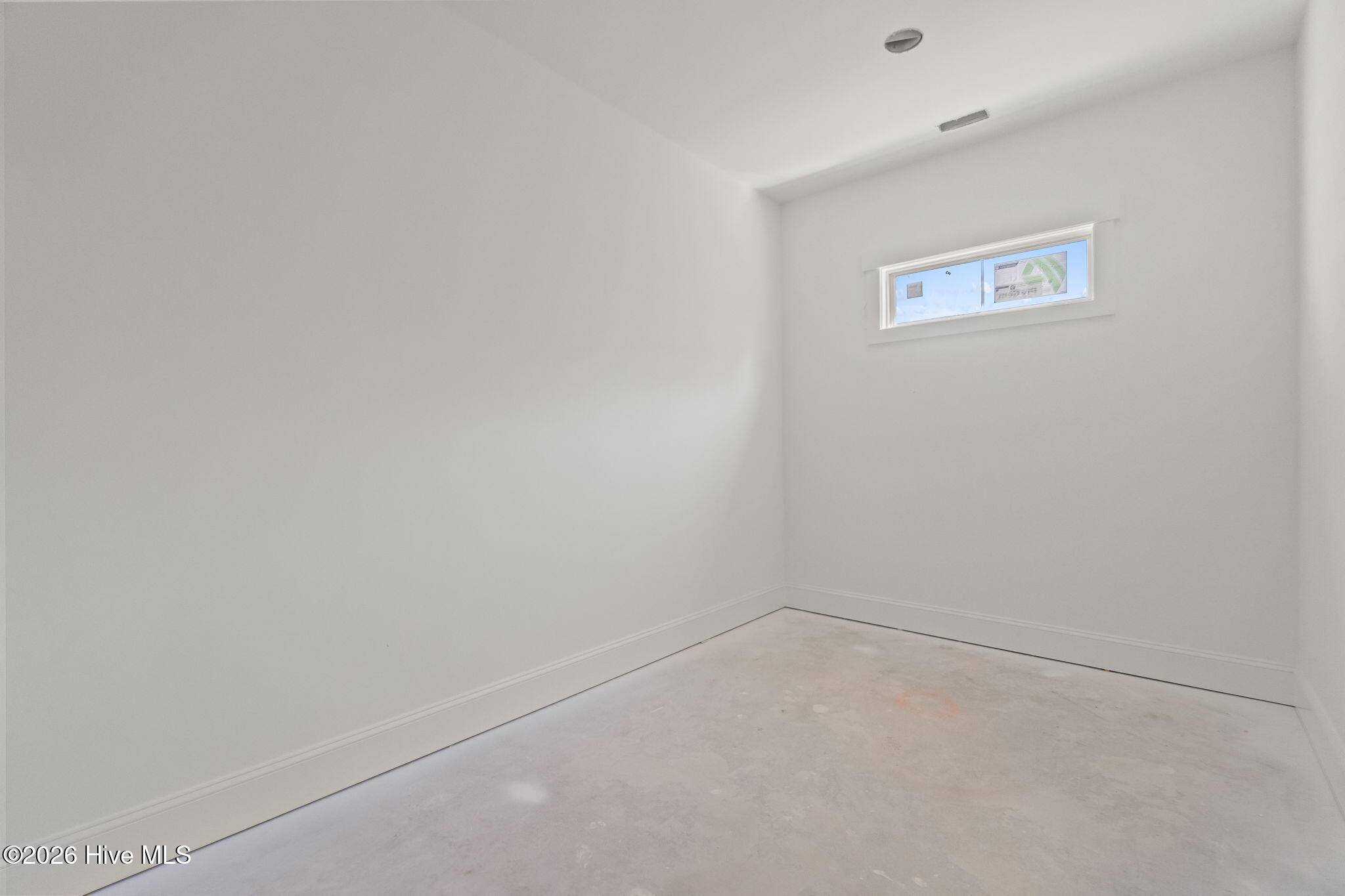 100568137 | Photo 26