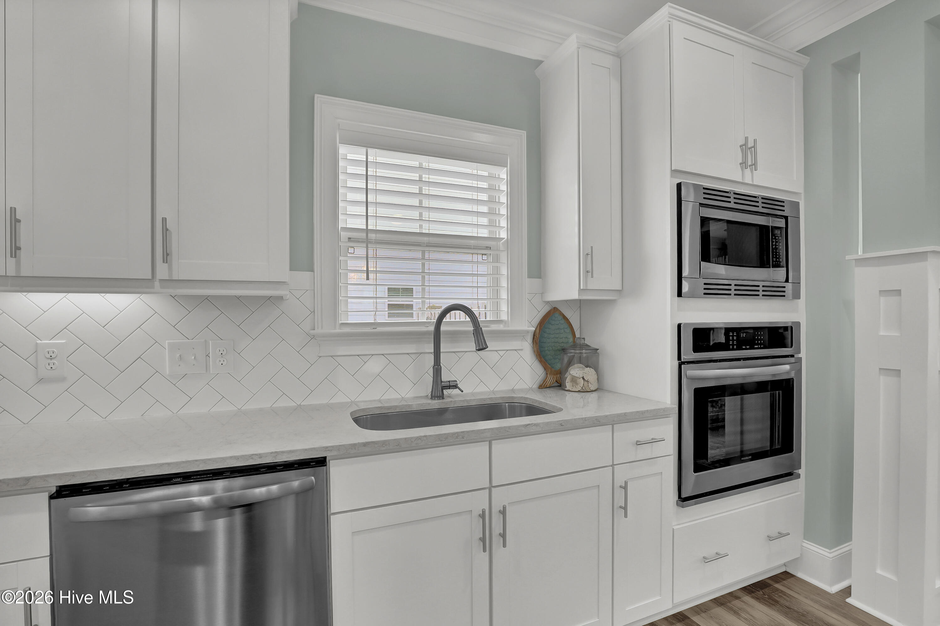 100558429 | Photo 12