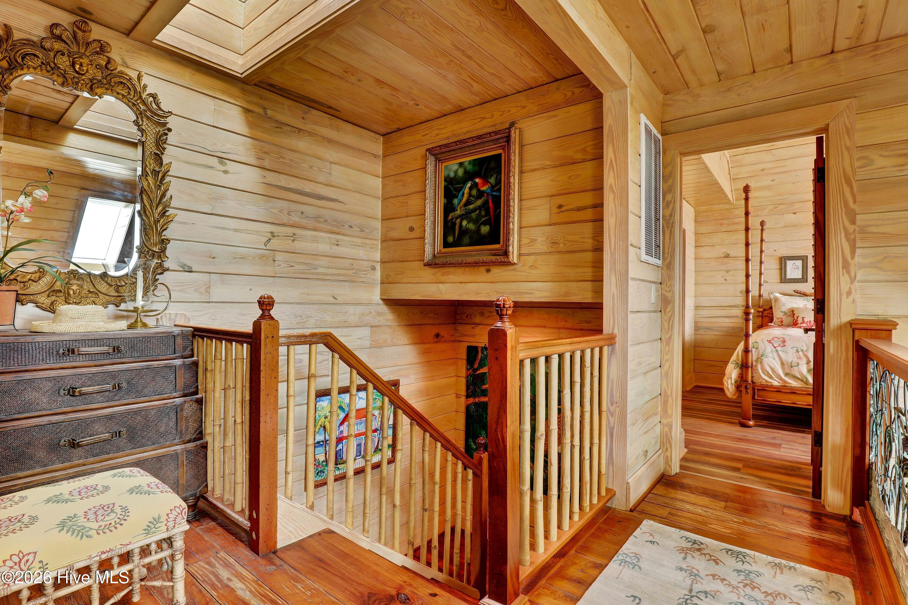 100558553 | Photo 29