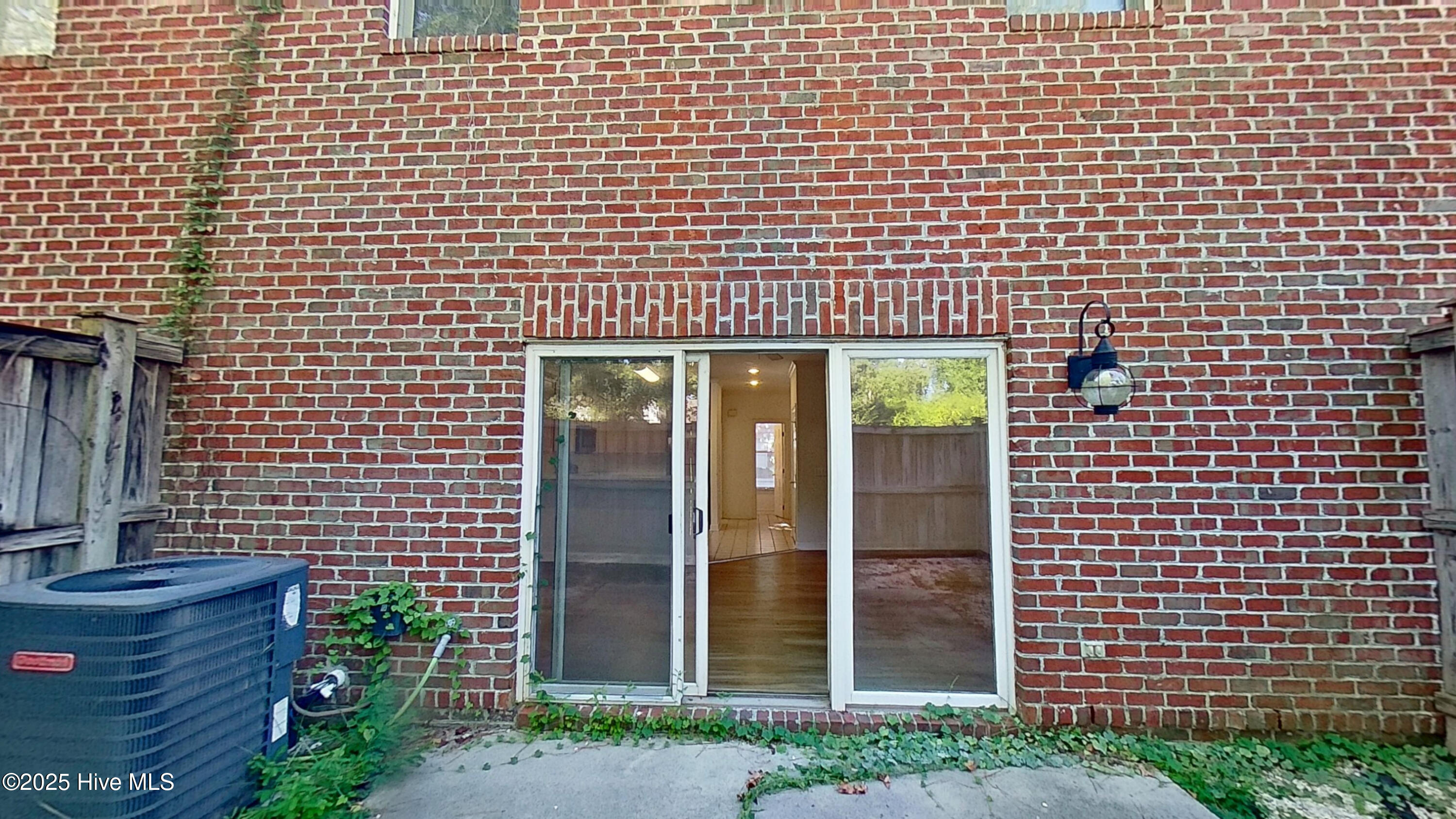 100523164 | Photo 18