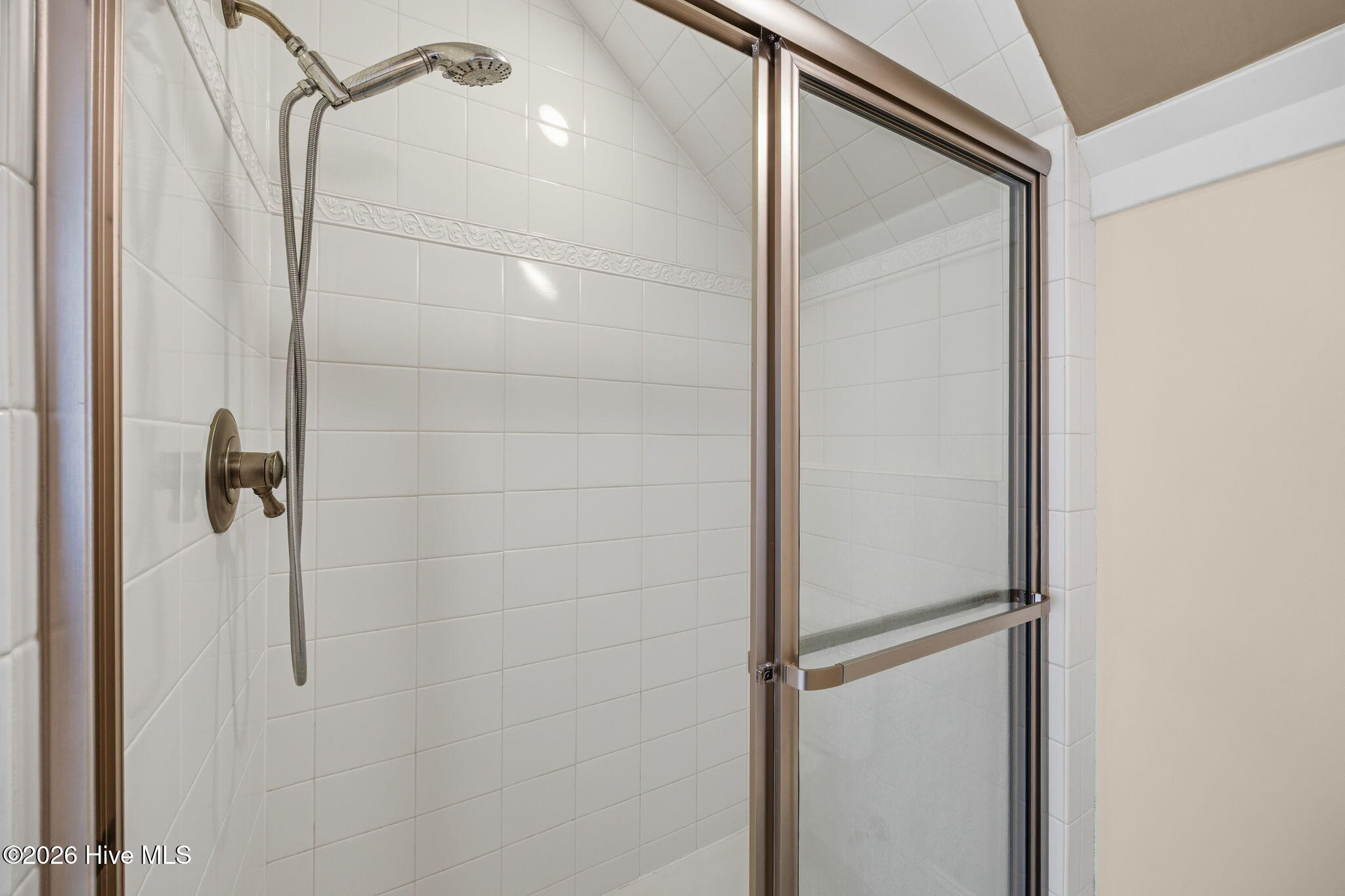 100561060 | Photo 40