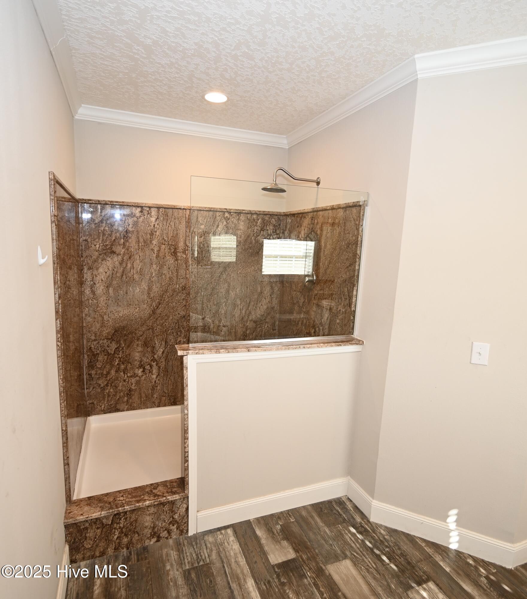 100541262 | Photo 24