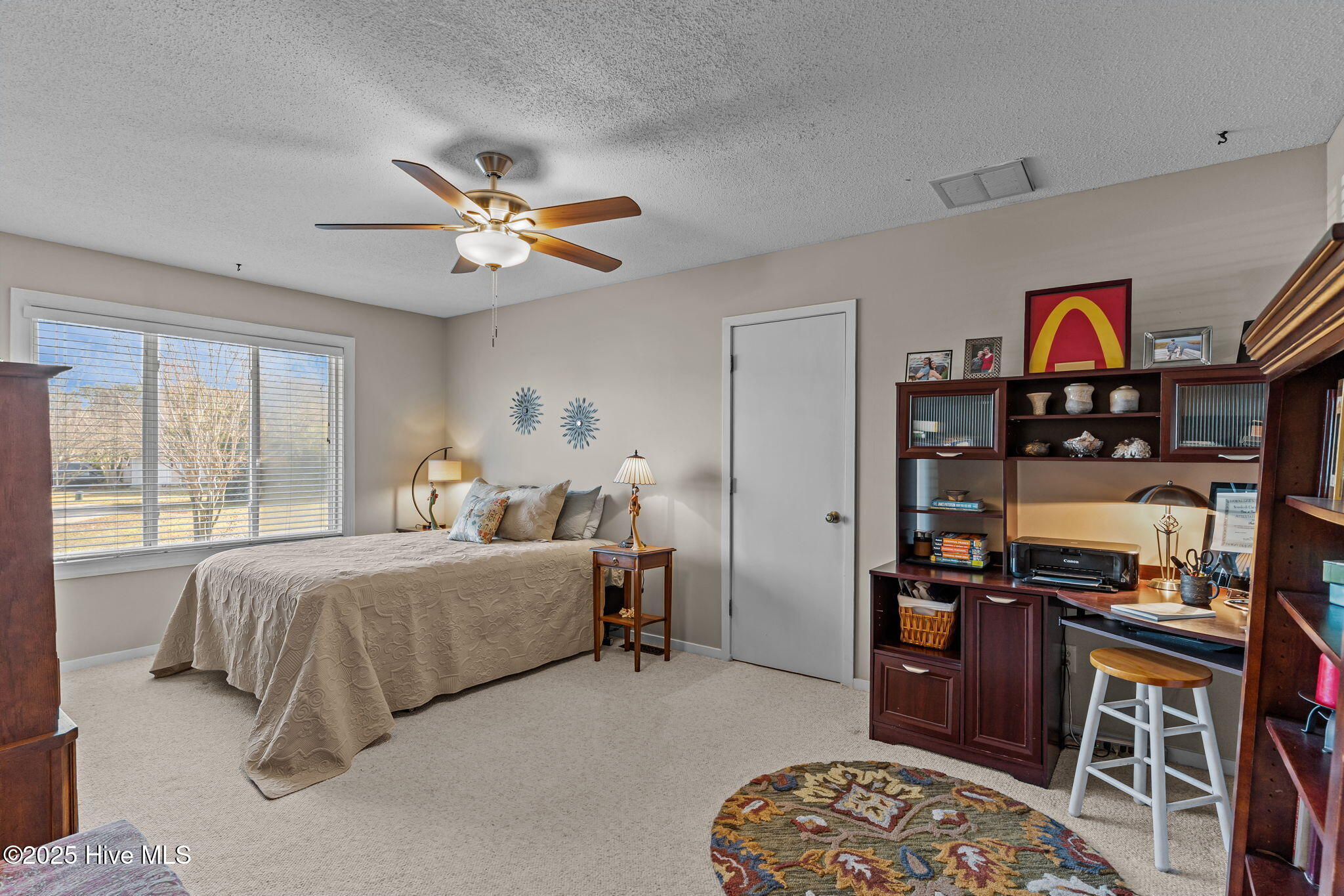 100545533 | Photo 24