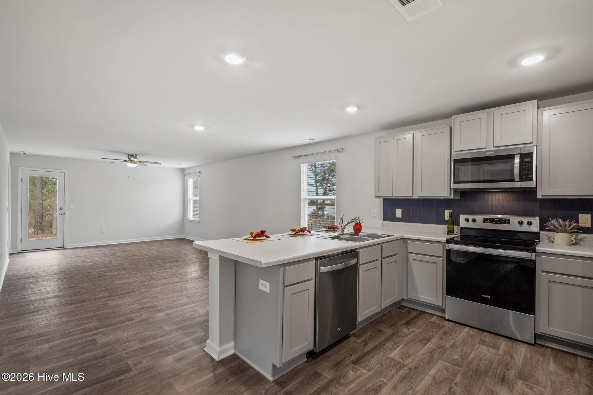 100555354 | Photo 32