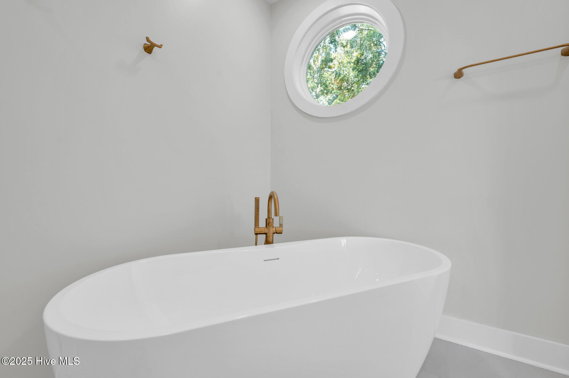 100540114 | Photo 29