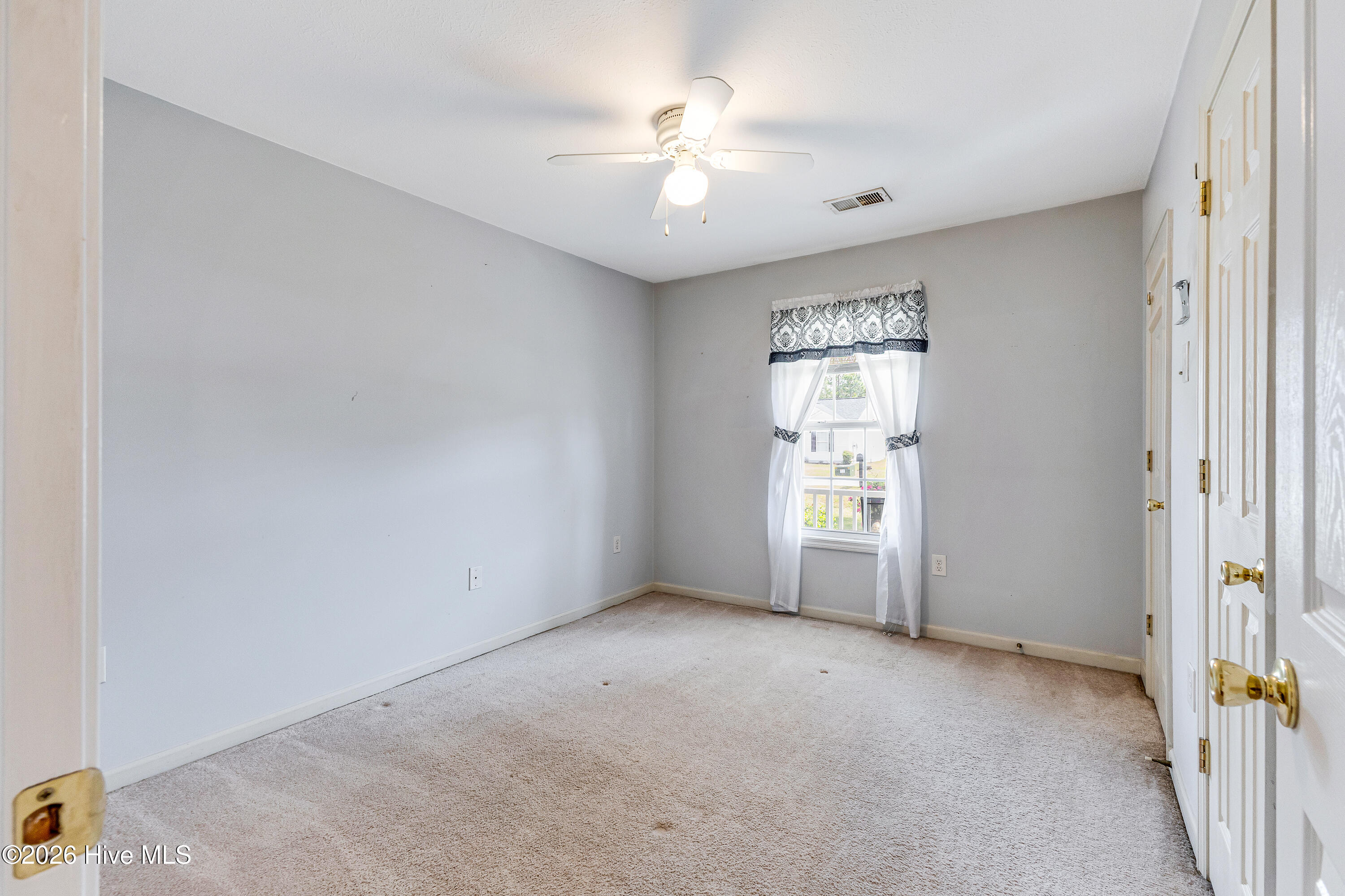 100566920 | Photo 20