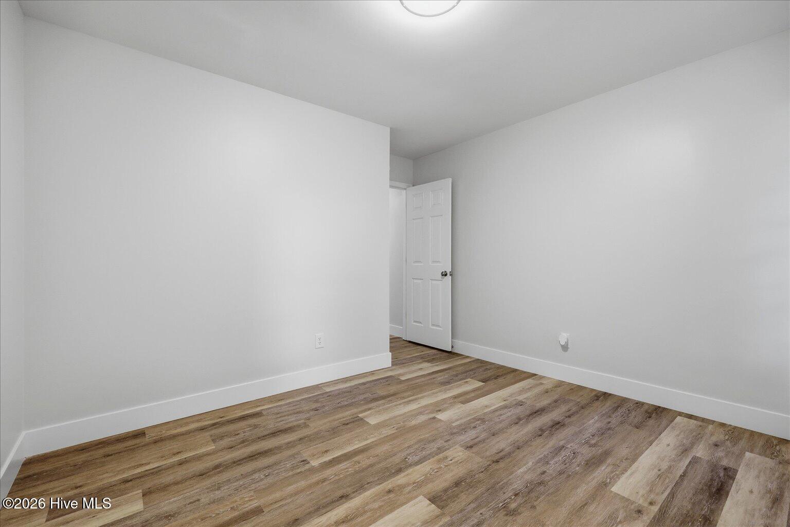 100570357 | Photo 34