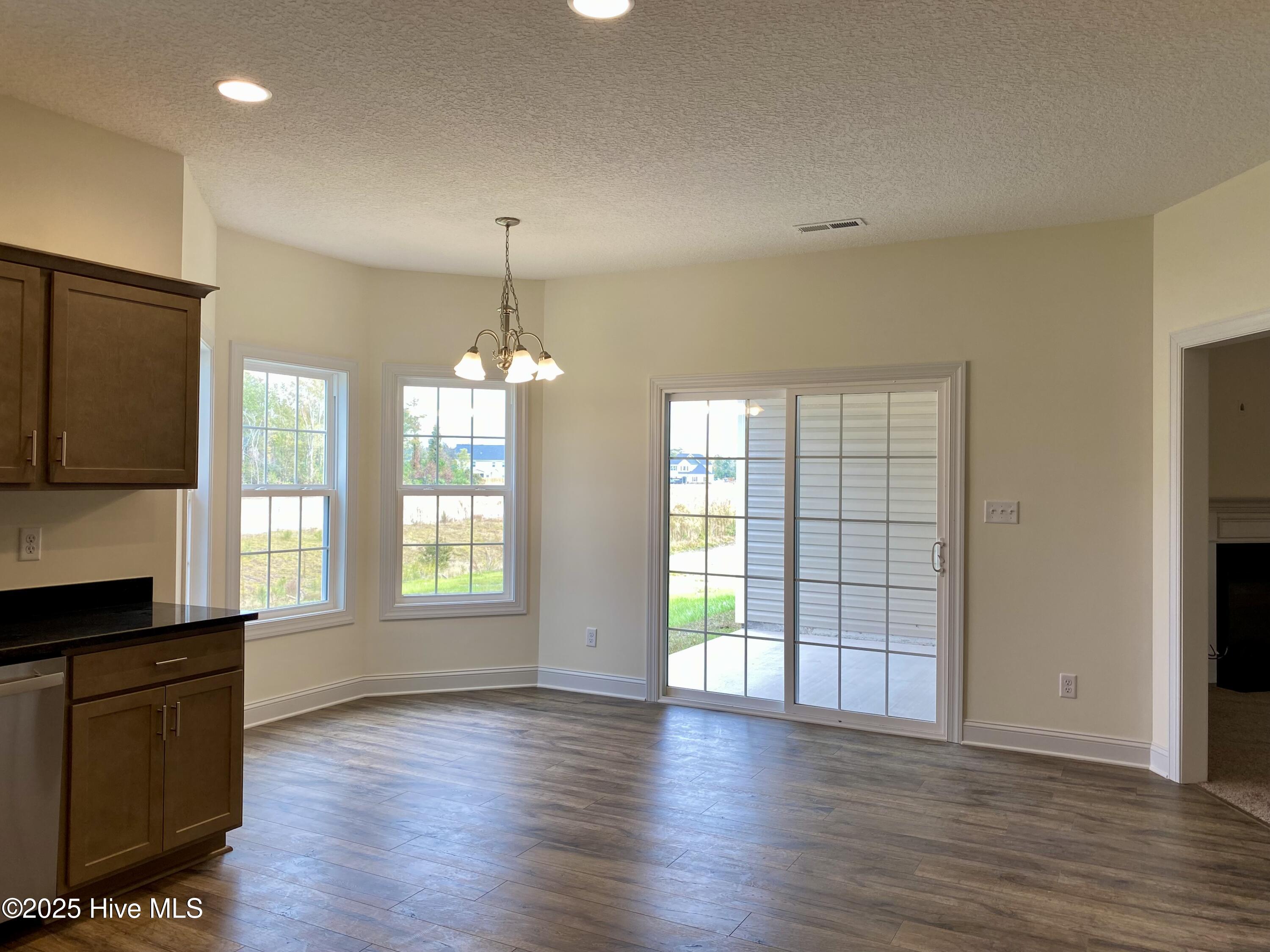 100483147 | Photo 10