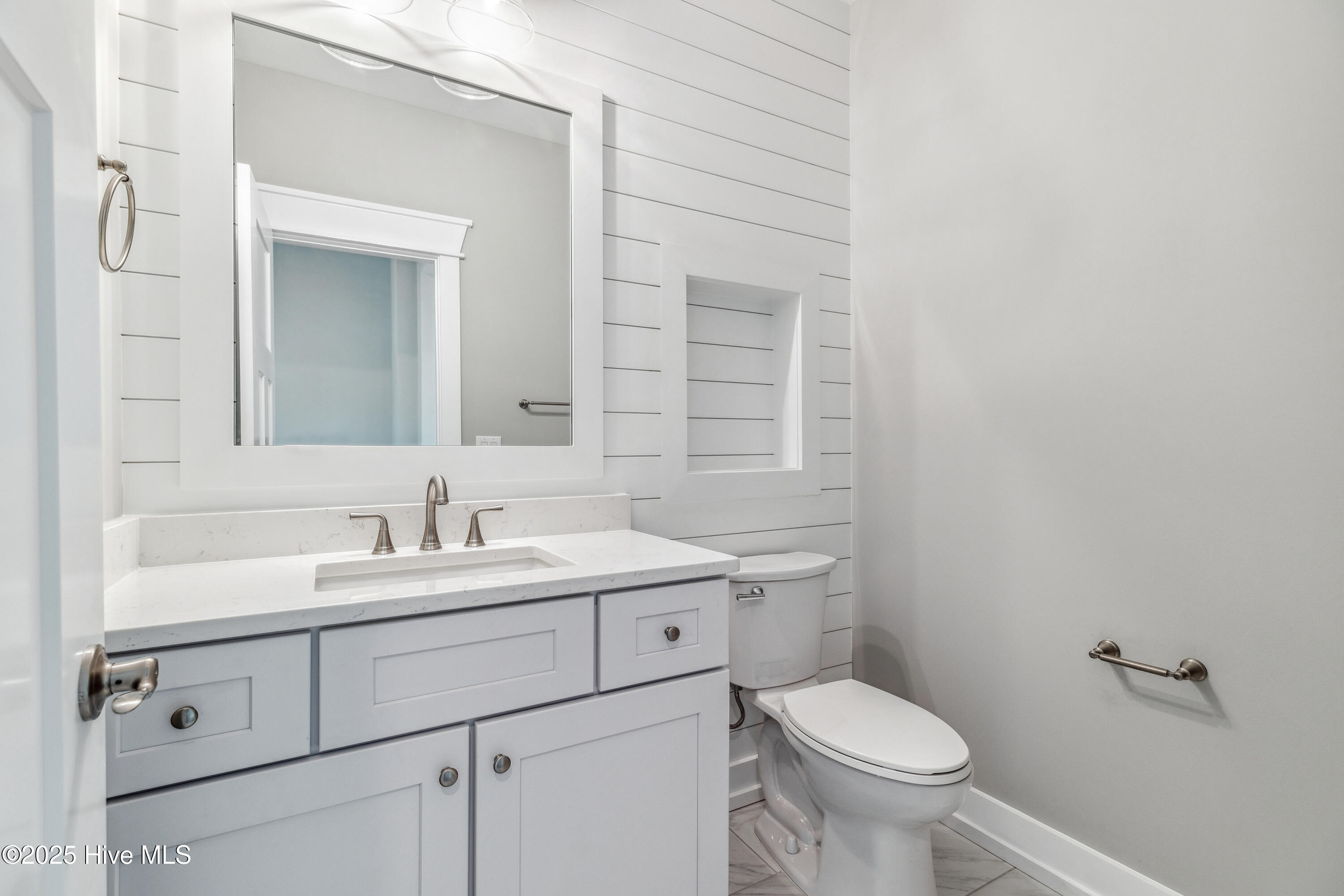 100546665 | Photo 43