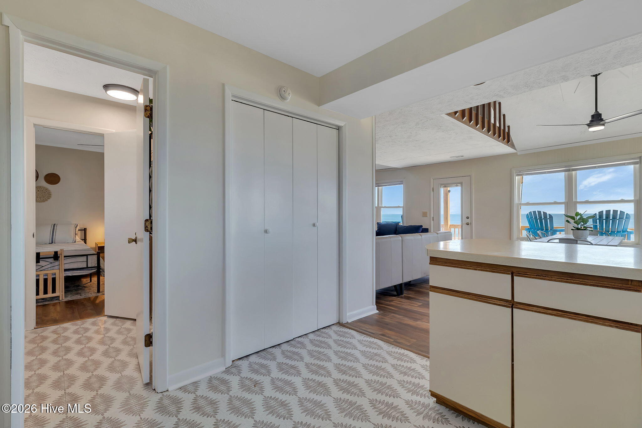 100548009 | Photo 26