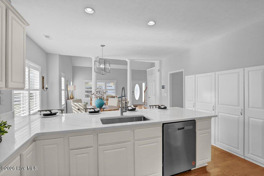 100561625 | Photo 10