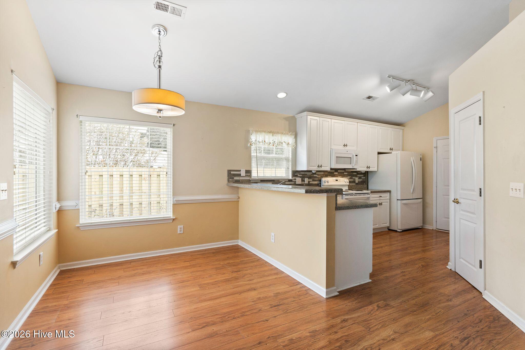 100558040 | Photo 22