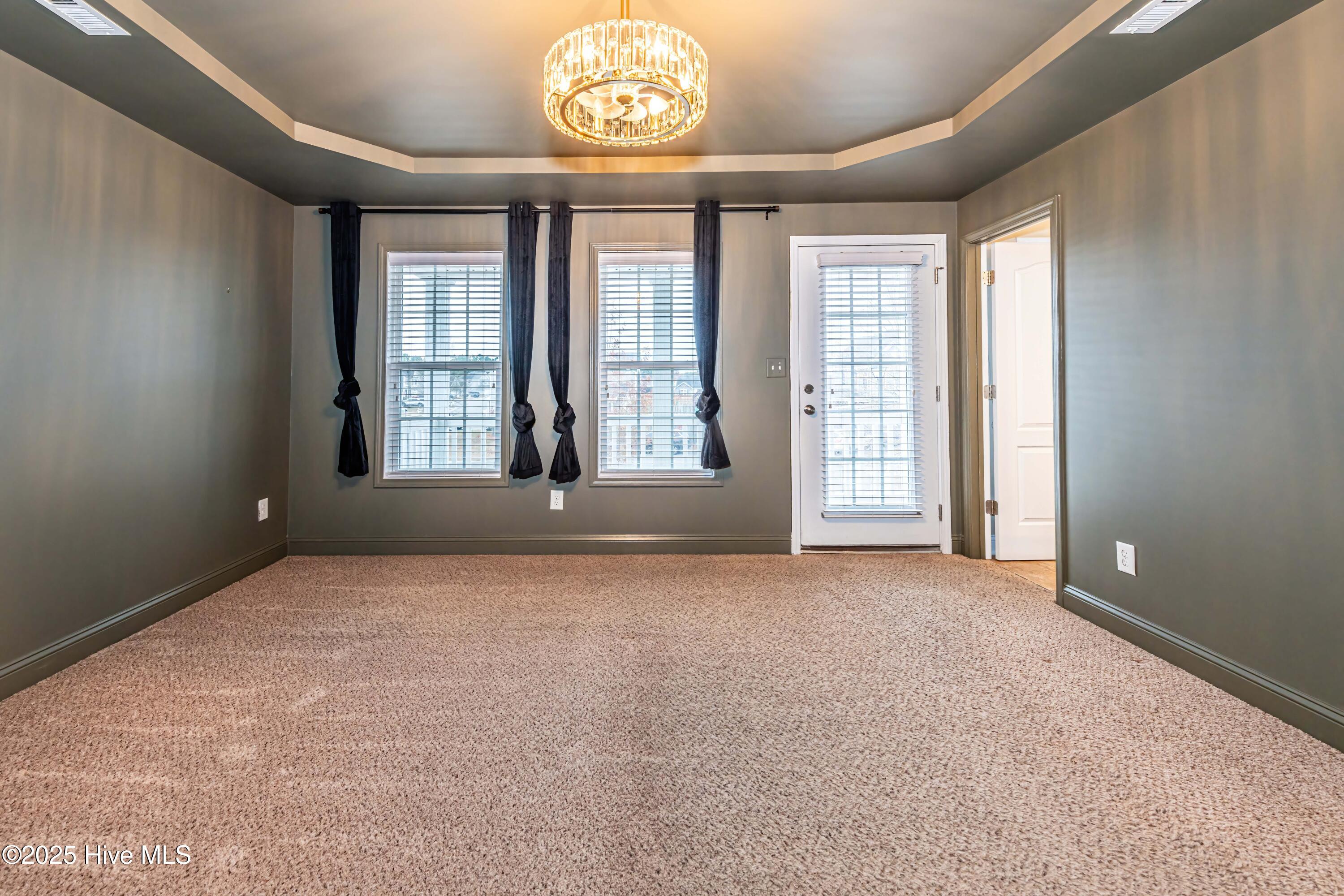 100546682 | Photo 41