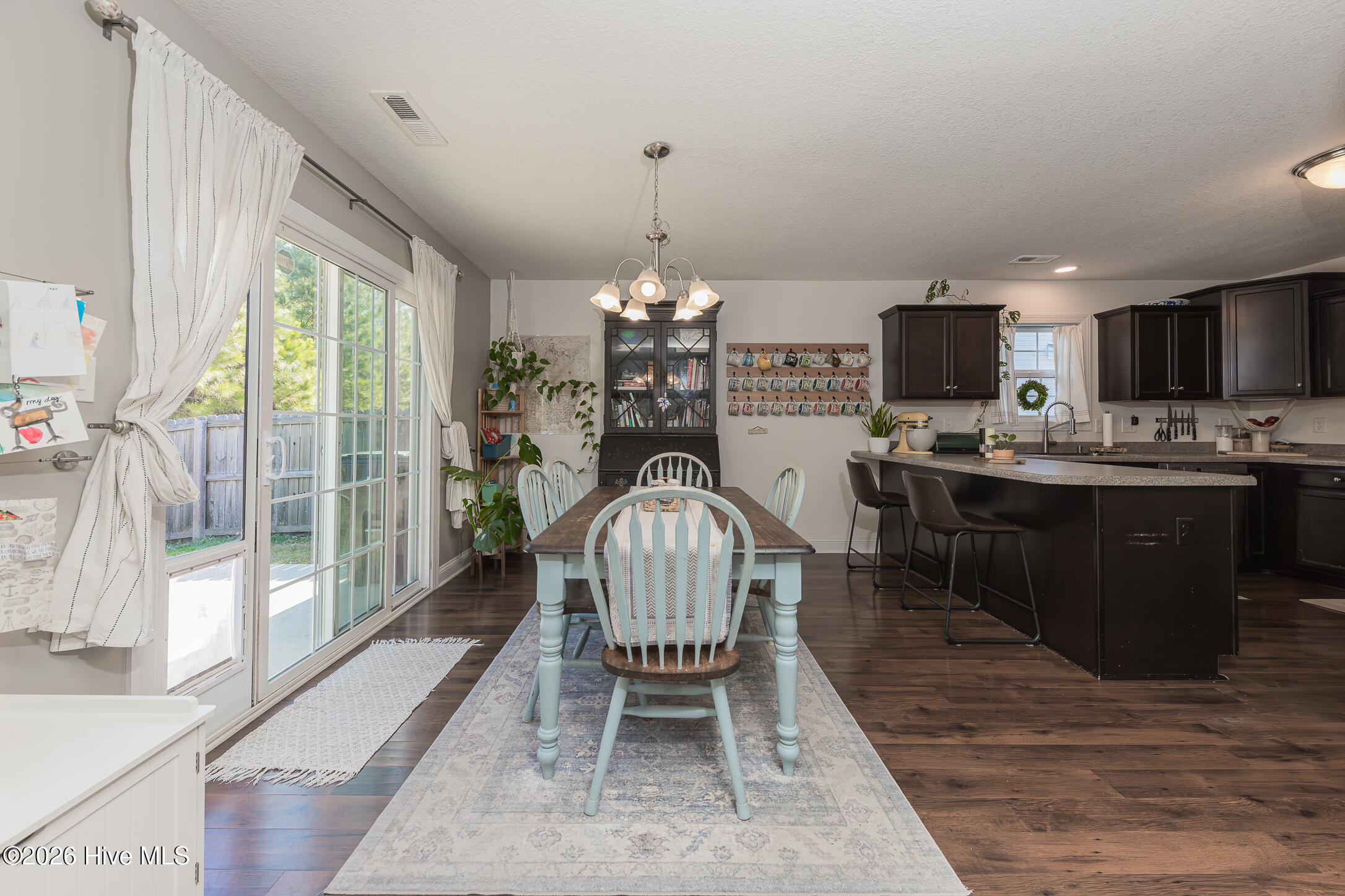 100558086 | Photo 10