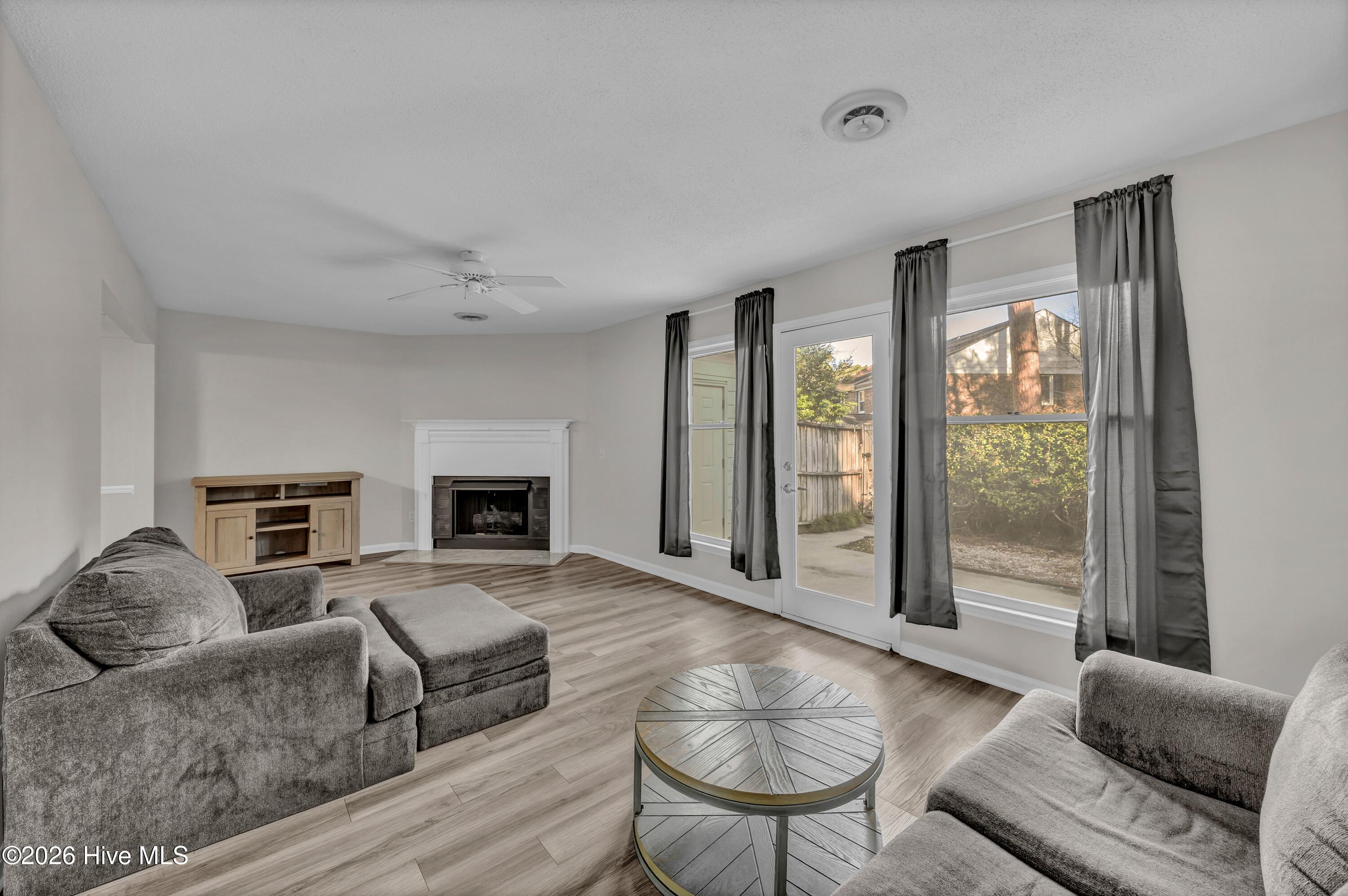 100549703 | Photo 11