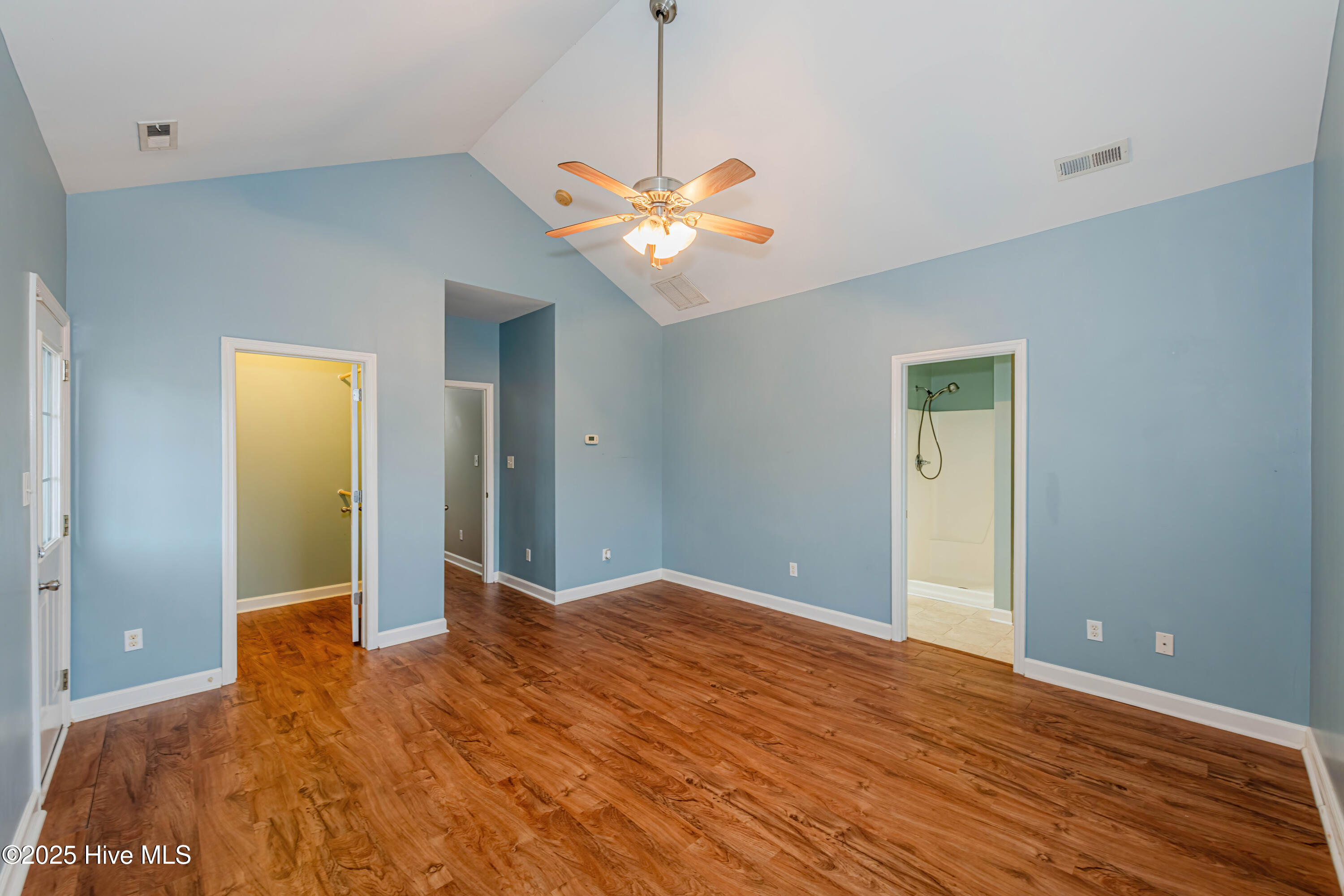 100539008 | Photo 25