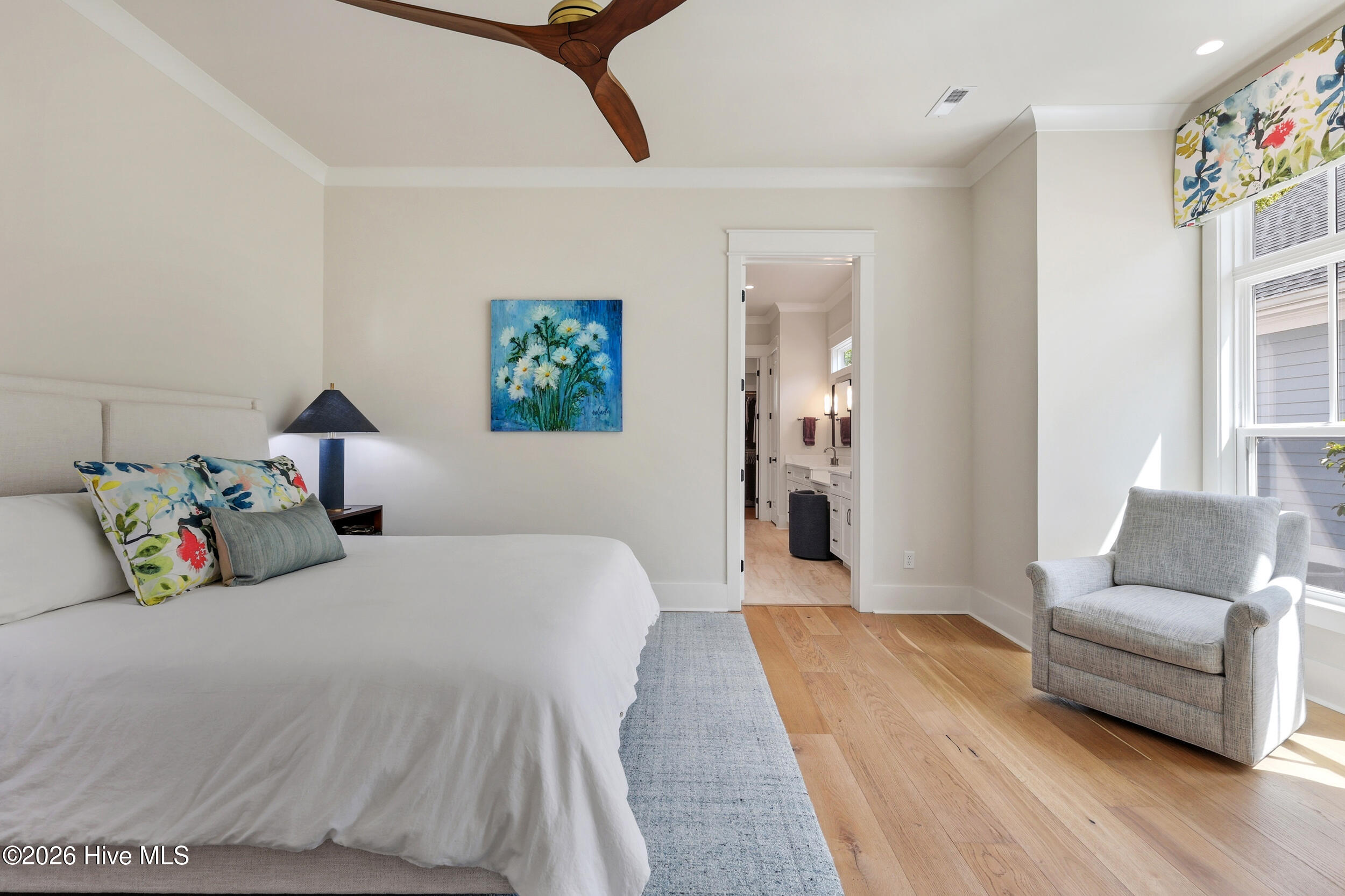 100566937 | Photo 30