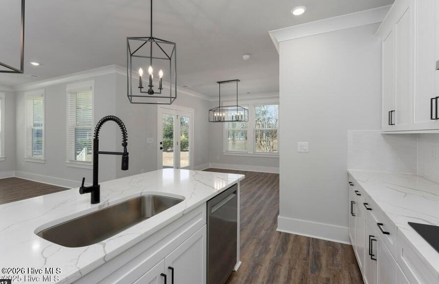 100561670 | Photo 13