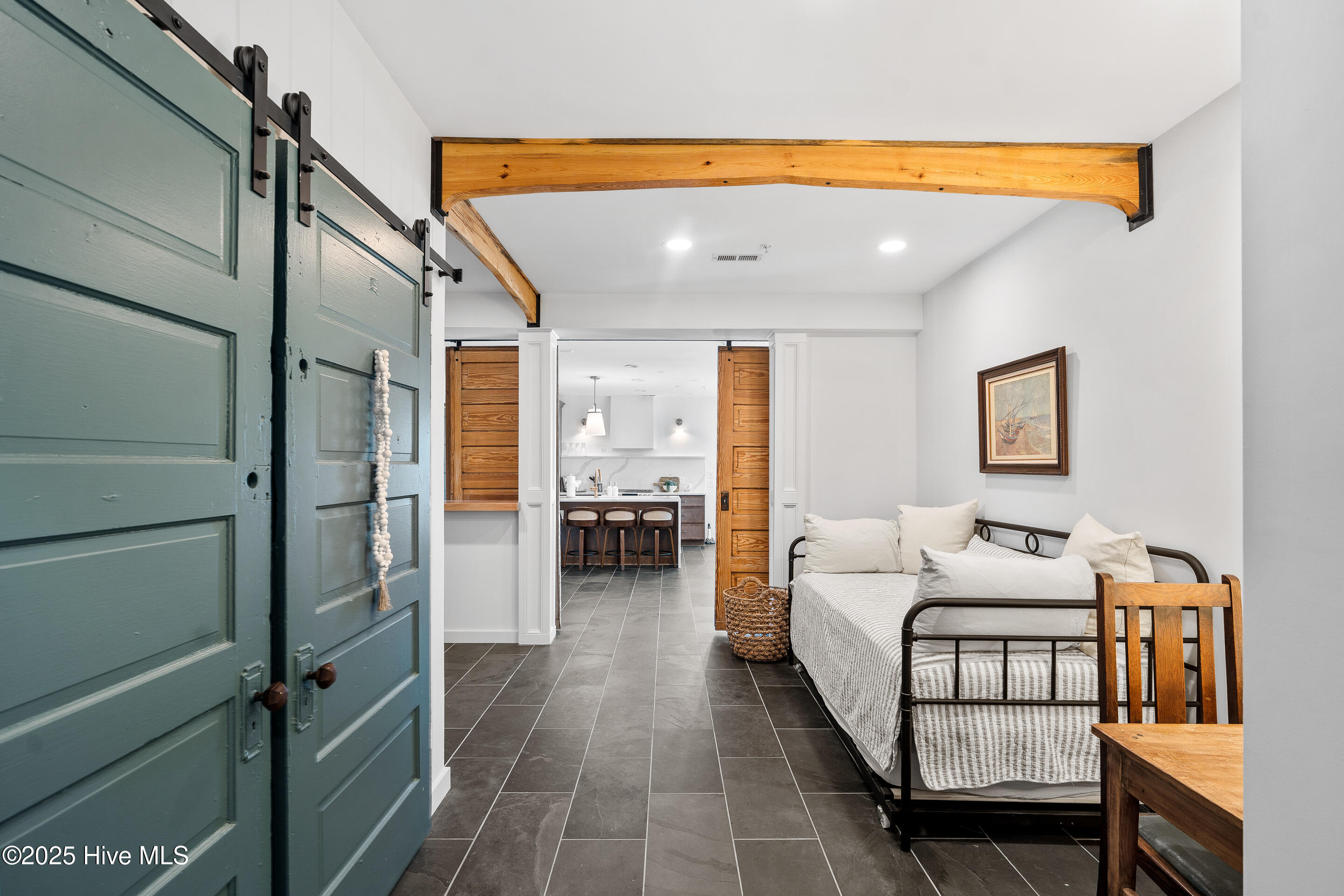 100559399 | Photo 31