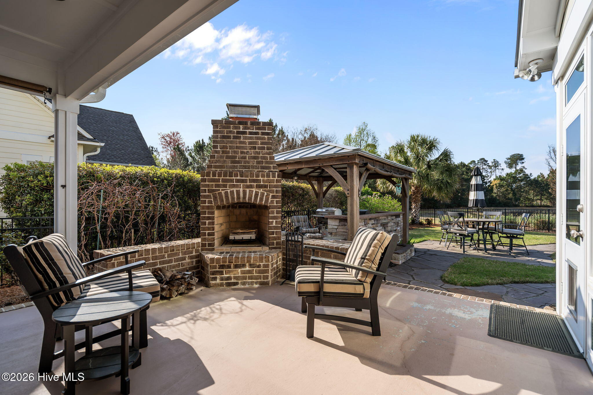 100564215 | Photo 46